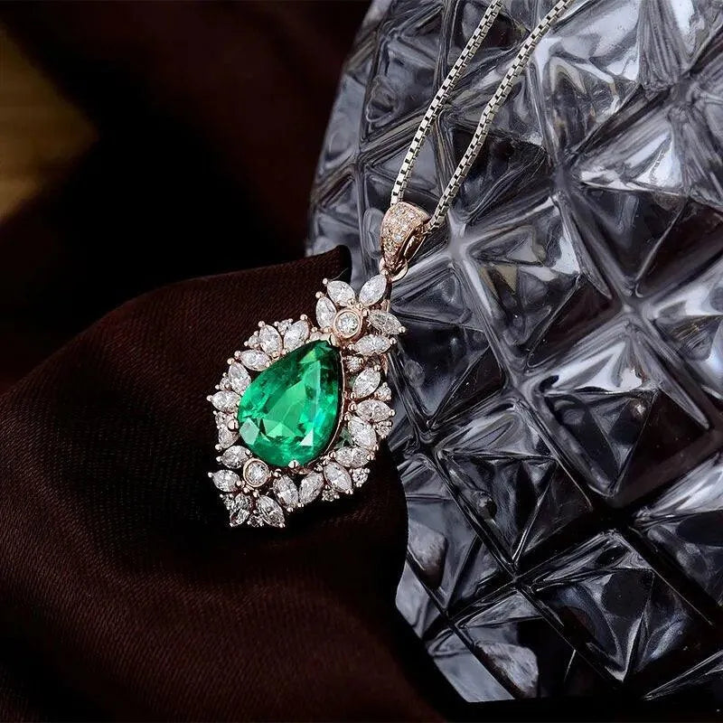 18Kt Rose Gold Natural Emerald Diamond Pendant Necklace for Women - Wedding, Anniversary & Special Occasion Jewelry Gift - Elegant Statement Piece for Bridal, Evening & Formal Events