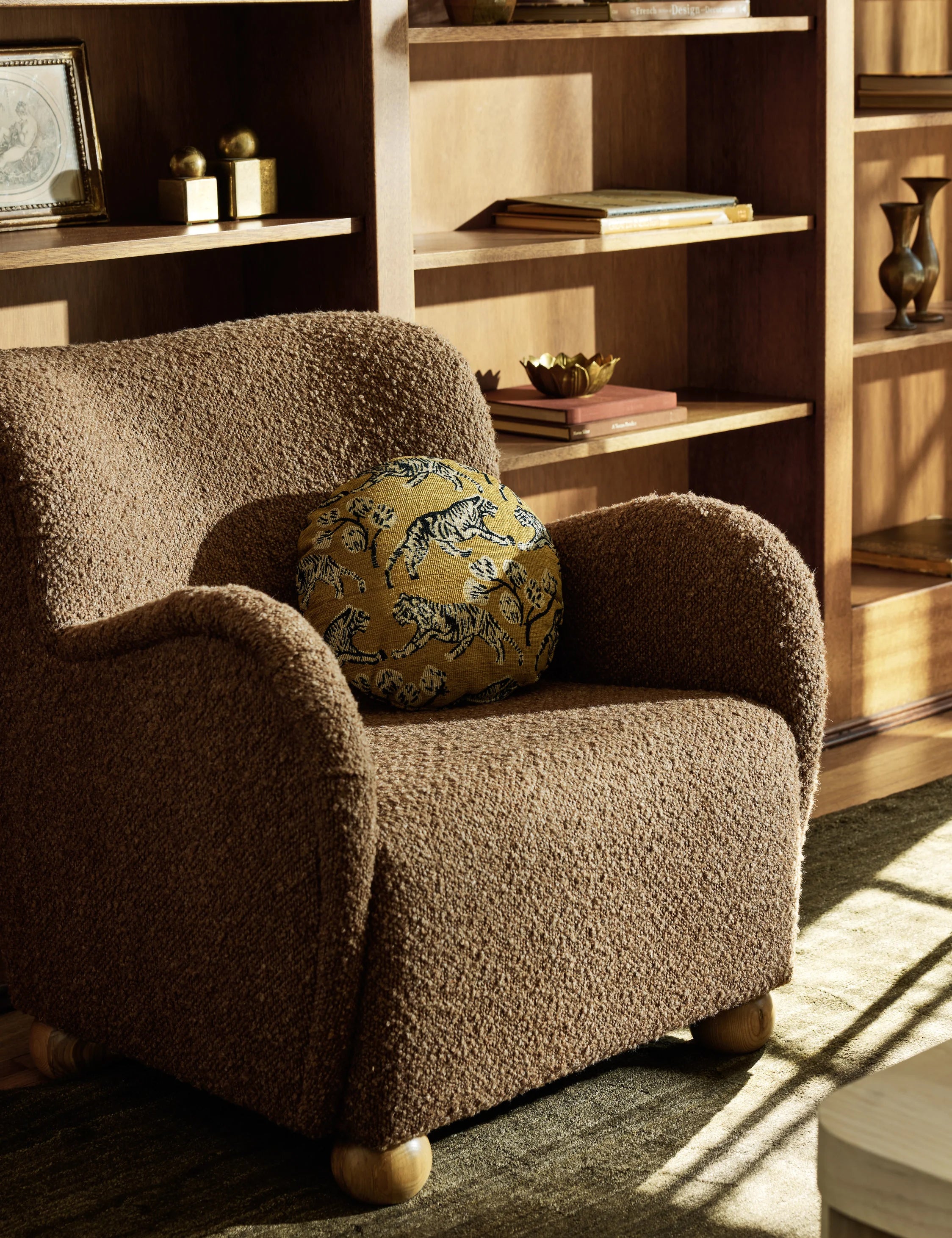 Baird Accent Chair - Modern Upholstered Lounge Chair for Living Room, Bedroom & Office - Stylish Comfortable Reading Chair with Wooden Legs - Perfect for Relaxing, Reading & Decorating Your Home