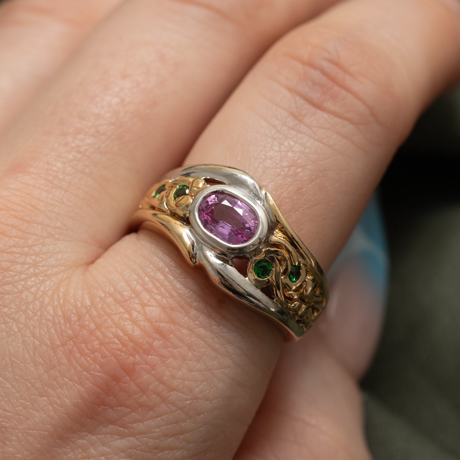 East West Pink Sapphire & Tsavorite Garnet Textured Ring - 1.14 Carat Total Weight - Size 10.25 - Elegant Cocktail Ring for Women - Perfect for Weddings, Anniversaries & Special Occasions