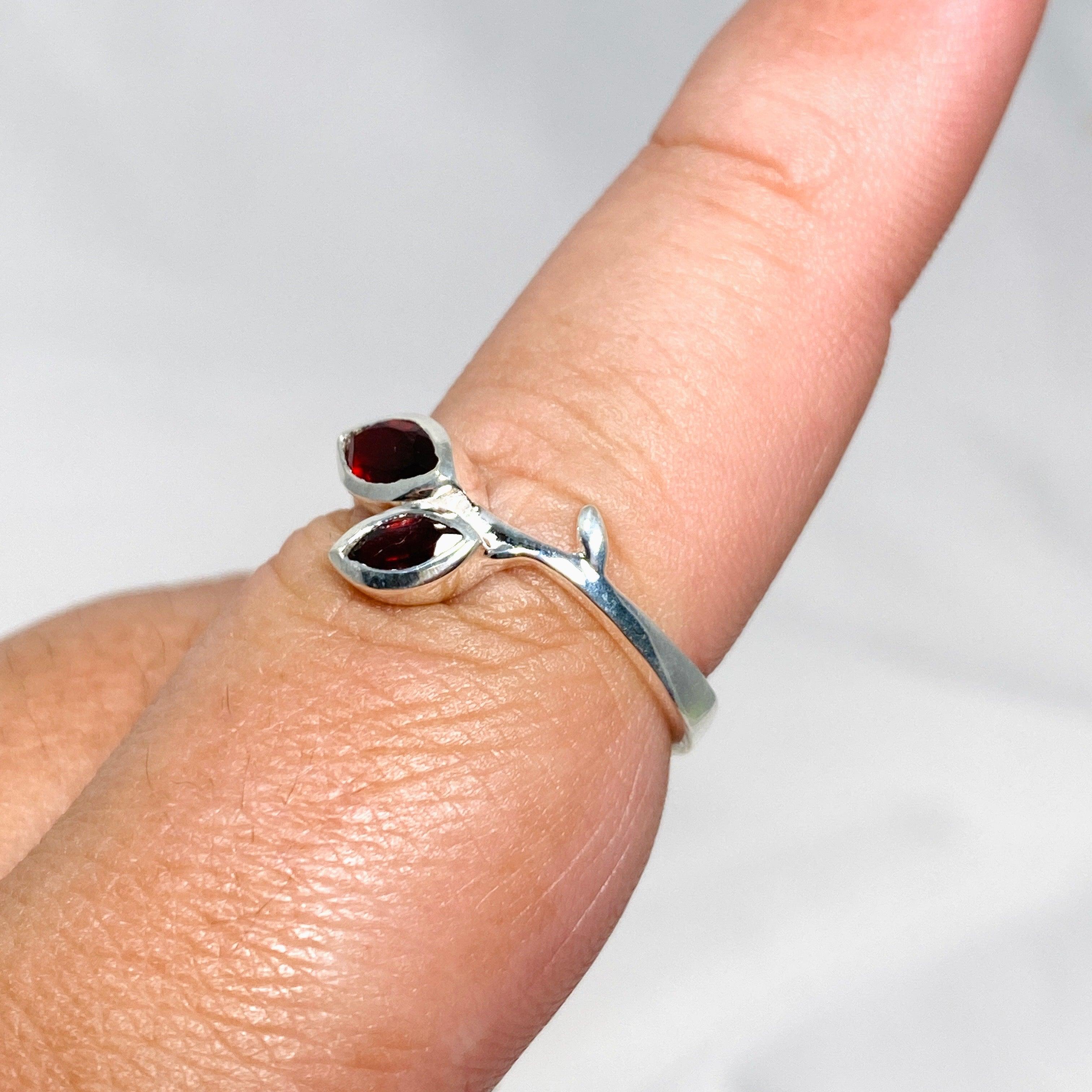 Garnet Faceted Marquise Multistone Leaf Ring R3735 - Elegant Vintage Jewelry for Women, Perfect for Weddings, Parties & Special Occasions