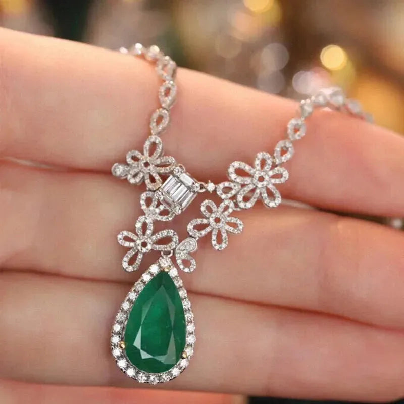 18K White Gold Natural Emerald & Diamond Floral Necklace for Women | Elegant Banquet Jewelry Gift | Perfect for Weddings, Galas & Special Occasions