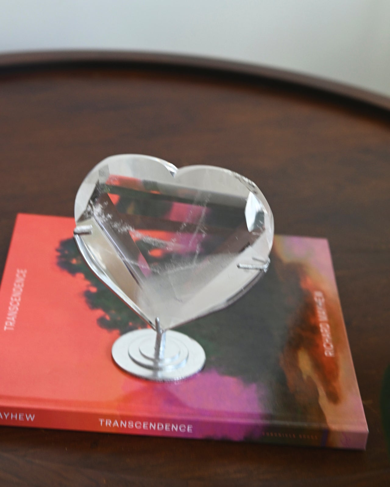 Natural Clear Quartz Heart Crystal on Stand - Healing Stone for Meditation, Reiki & Home Decor | Perfect for Spiritual Gifts, Yoga Spaces & Energy Cleansing