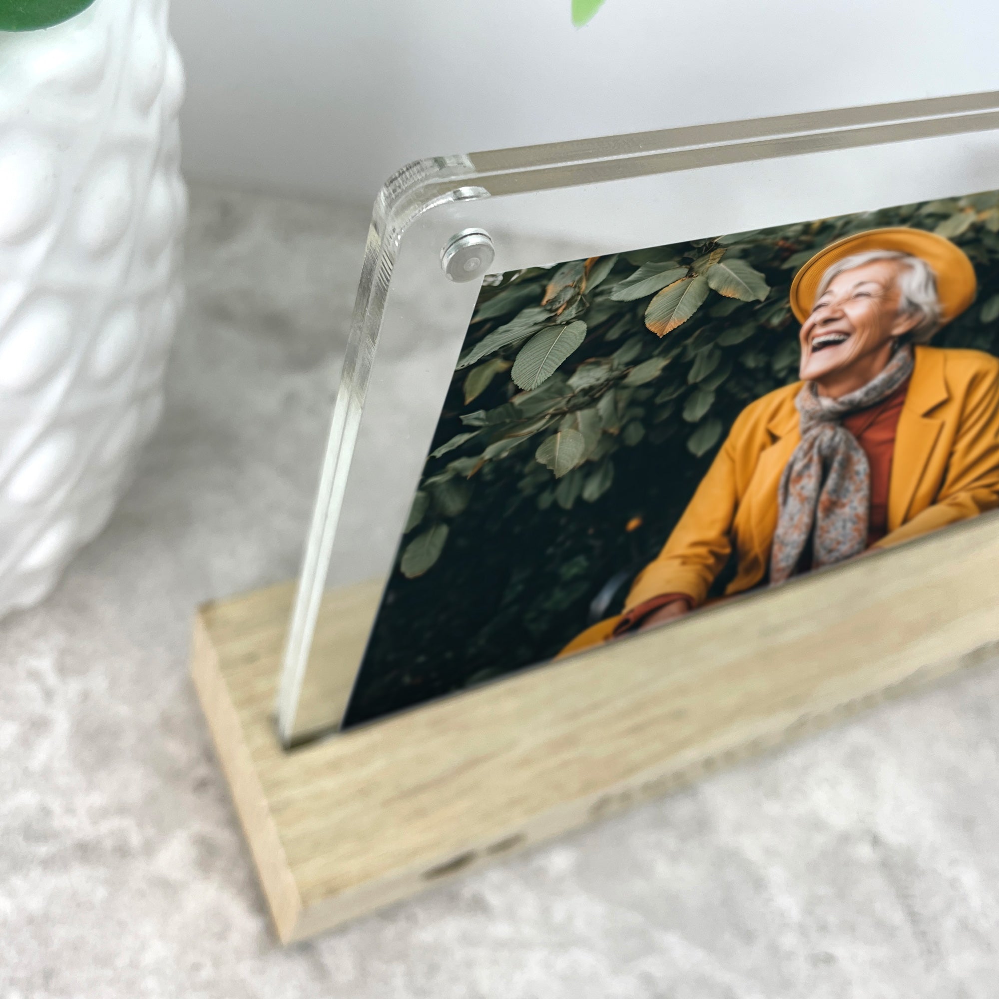 Personalized Memorial Wreath with Wooden Base - 6x4 Photo Frame for Loved Ones | Perfect for Home Decor, Sympathy Gifts & Memorial Services