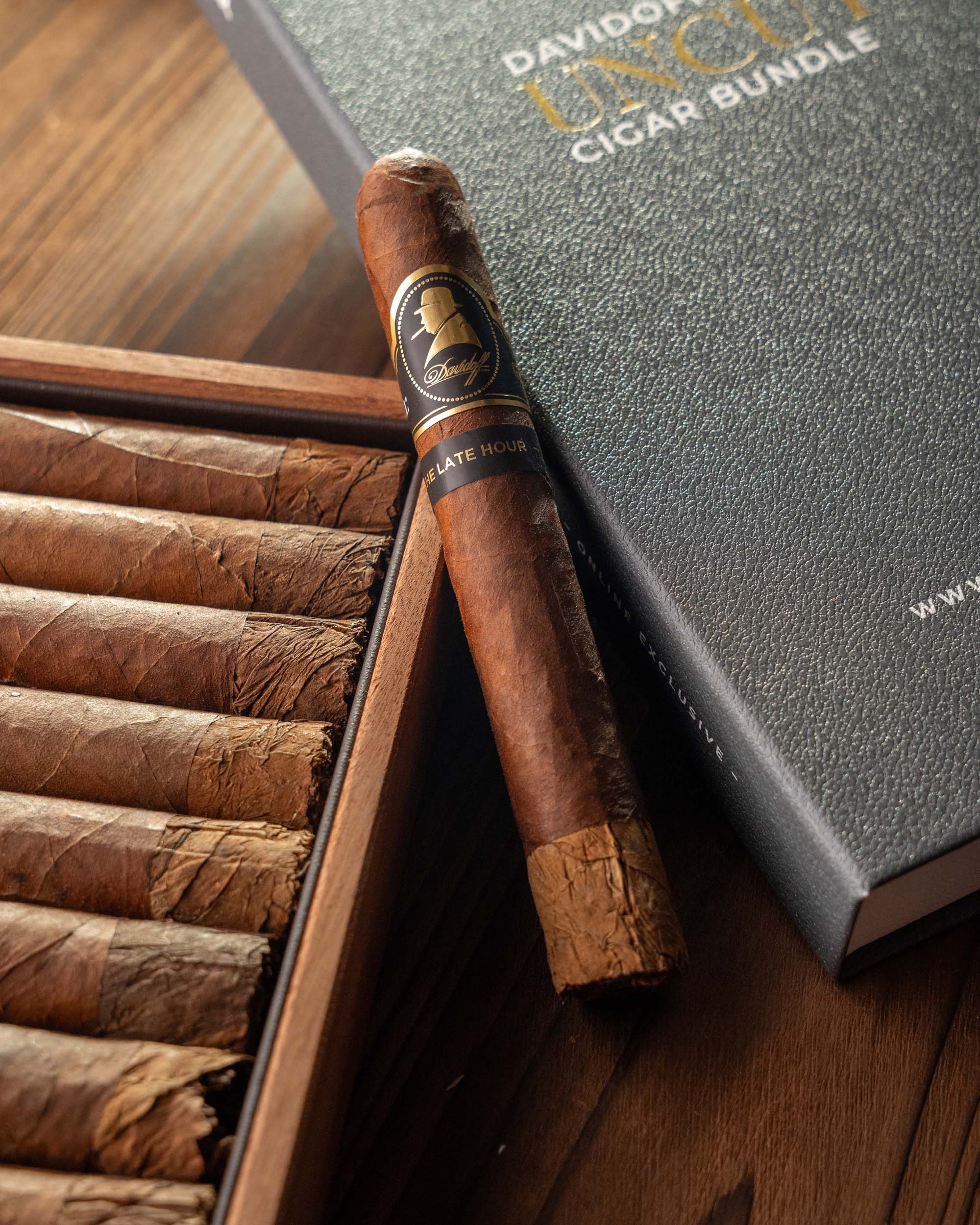 Davidoff Winston Churchill The Late Hour Robusto Cigar Bundle (Uncut) - Premium Handmade Cigars for Special Occasions & Relaxation