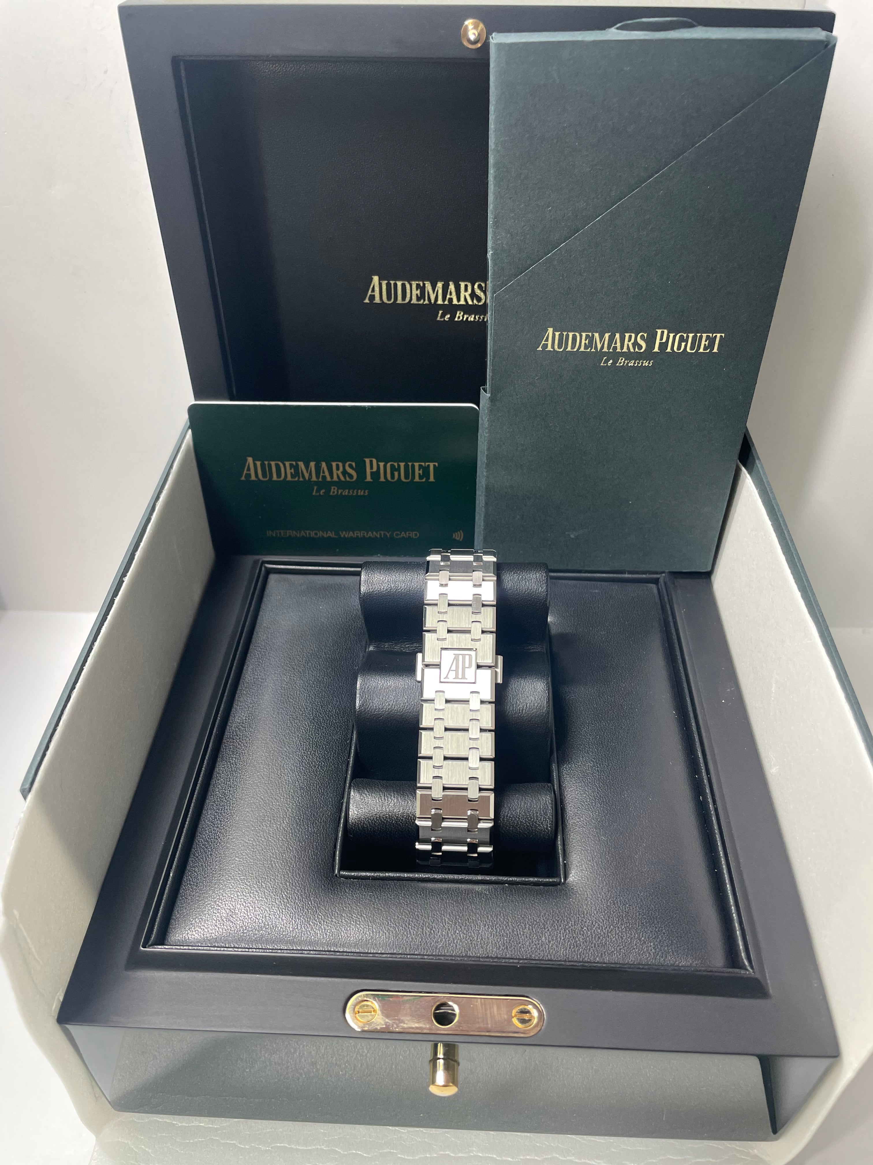Audemars Piguet Royal Oak 15500ST.OO.1220ST.04 - Self-Winding Stainless Steel Watch with Silver Dial | Luxury Timepiece for Business, Formal Events & Collectors