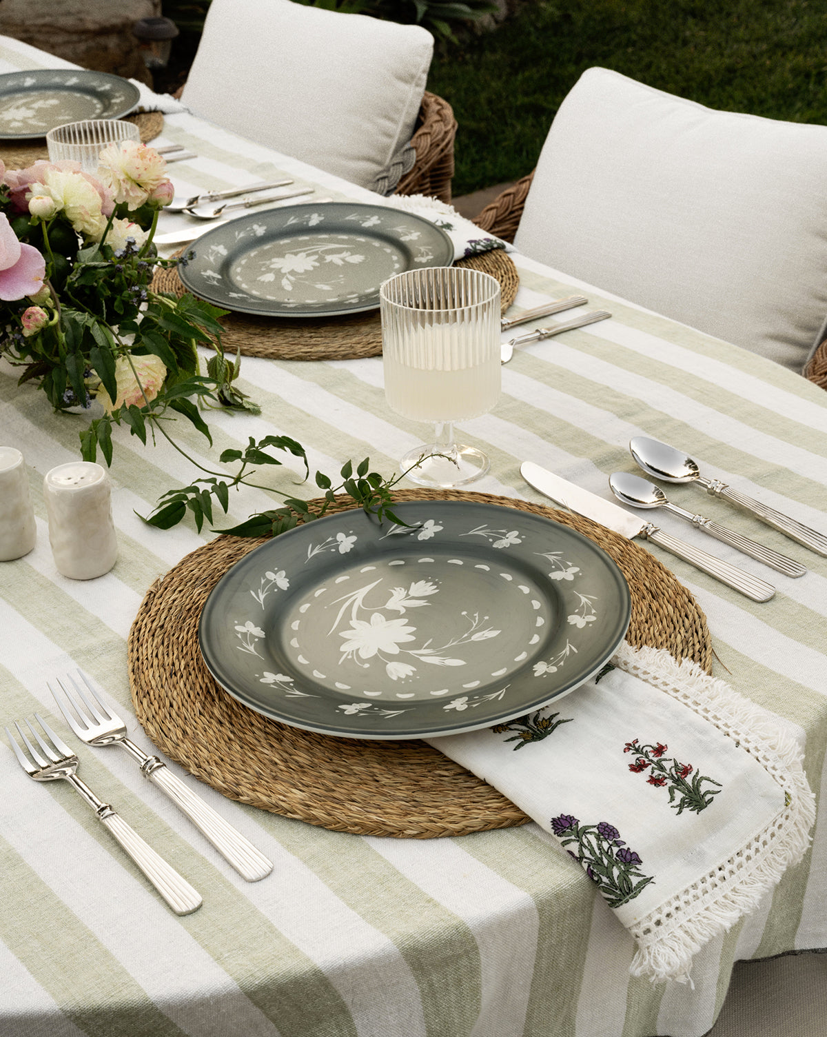 Premium Fontaine Melamine Dinner Plates Set of 4 - Shatterproof & Lightweight Plates for Outdoor Dining, Picnics, Camping & Everyday Use