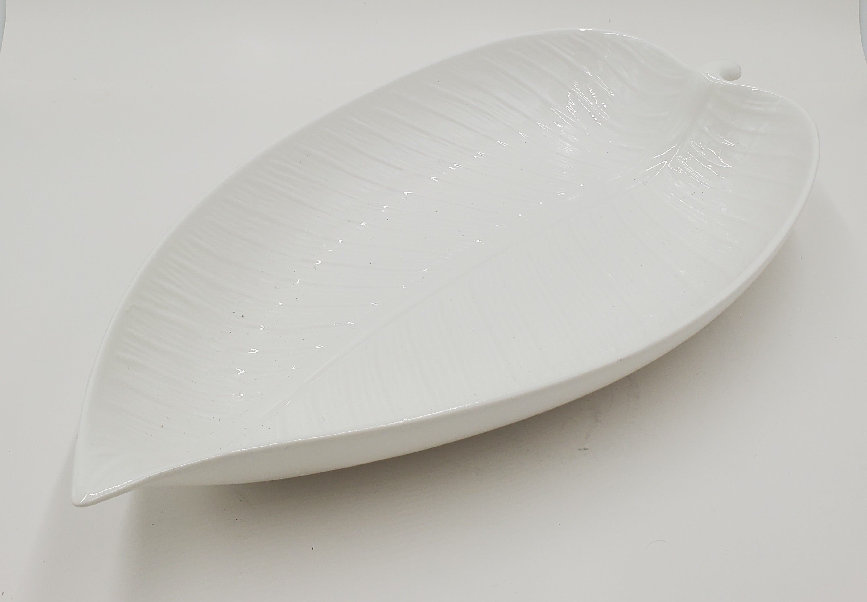 17.75x9.5 Inch White Porcelain Leaf-Shaped Serving Platter - Elegant Appetizer Plate for Dinner Parties, Holiday Entertaining & Home Decor