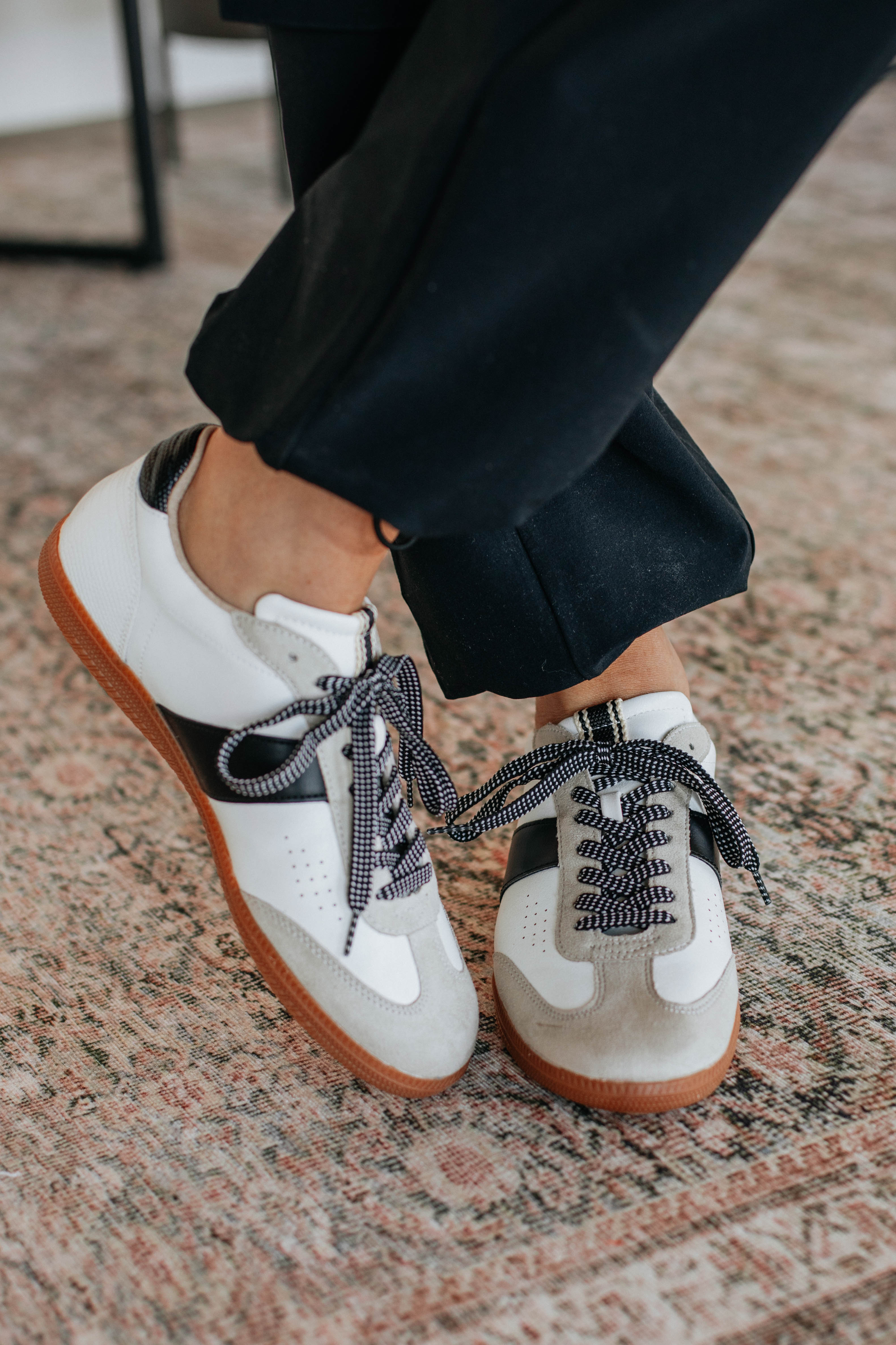 Trendy Sneakers for Women & Men - Comfortable & Stylish Walking Shoes for Running, Gym, Workout & Casual Wear