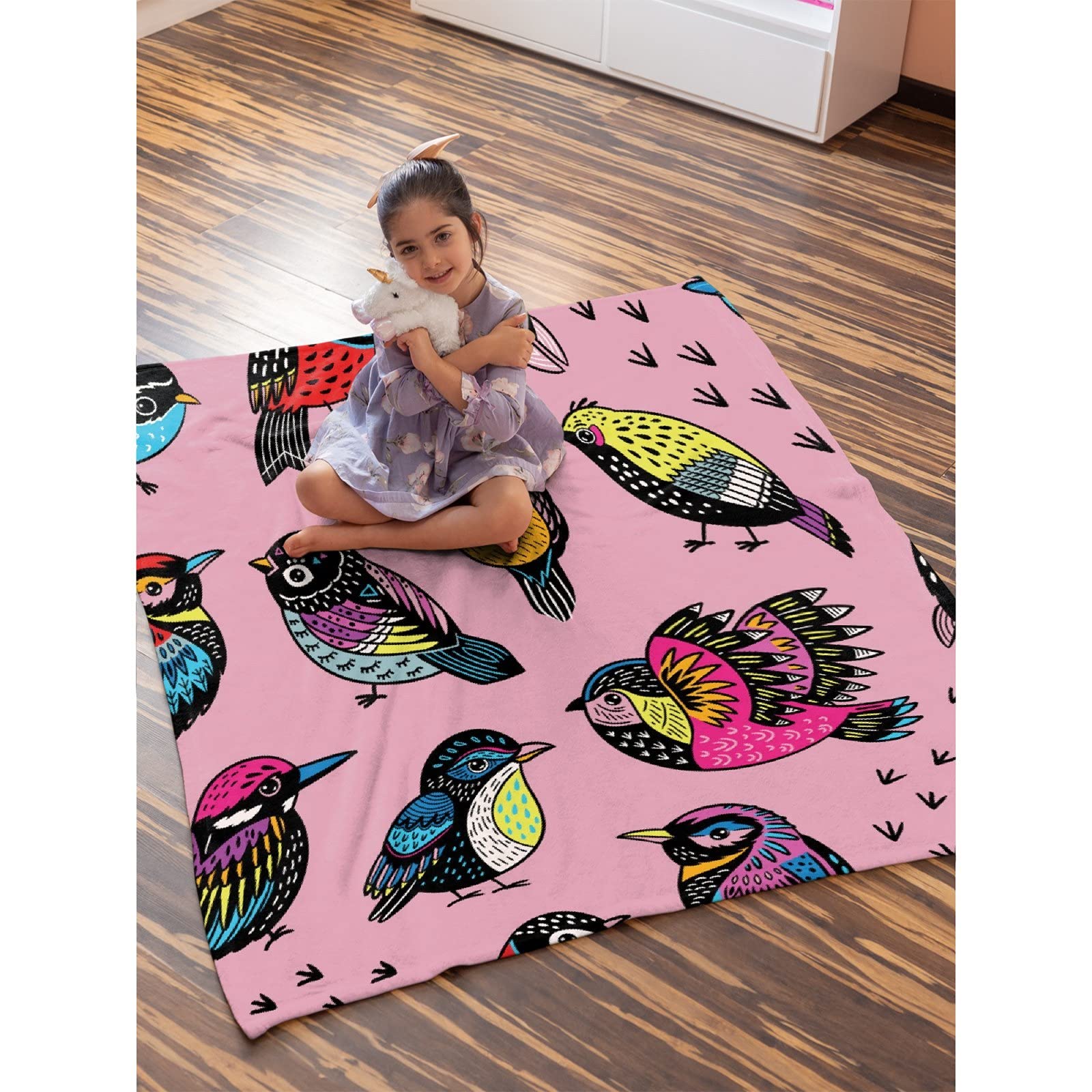 Super Soft Tropical Bird Pattern Flannel Blanket - Warm & Cozy 120x90 Inch Shaggy Throw for Bed, Couch & Sofa | Lightweight & Breathable for All Seasons | Perfect for Family Snuggling, Living Room Decor & Guest Comfort