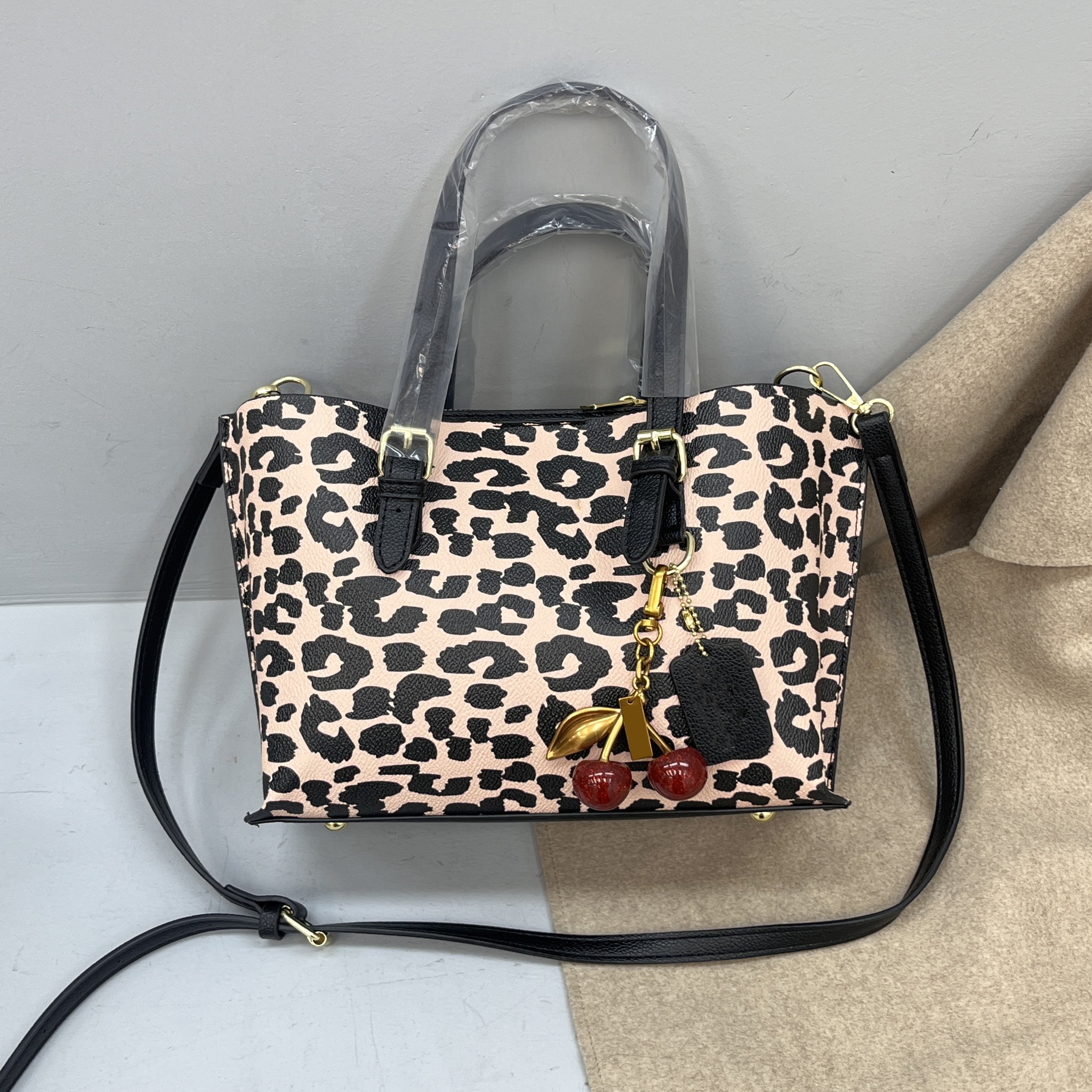Stylish Star Print Tote Bag for Women - Trendy & Durable Shopping & Beach Tote - Perfect for Groceries, Work, Travel & Everyday Use