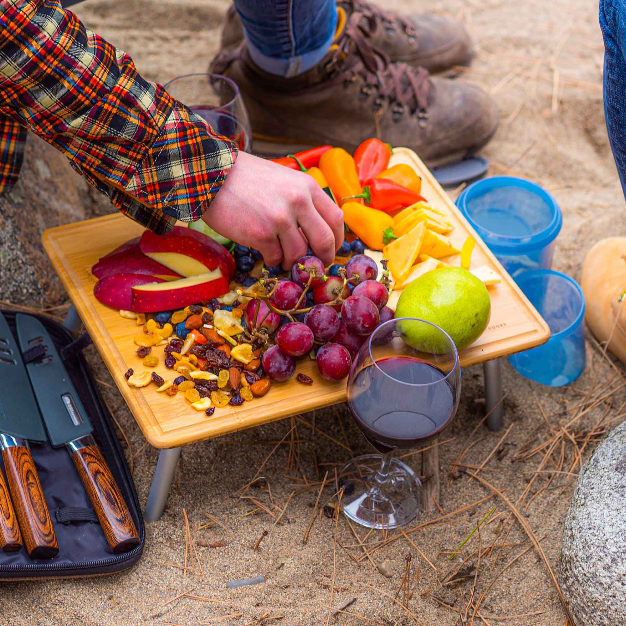 RAKAU Folding Picnic Table - Portable Outdoor Dining Table for Camping, Beach, Backyard & Patio - Lightweight & Durable Picnic Bench for Family Gatherings & BBQs