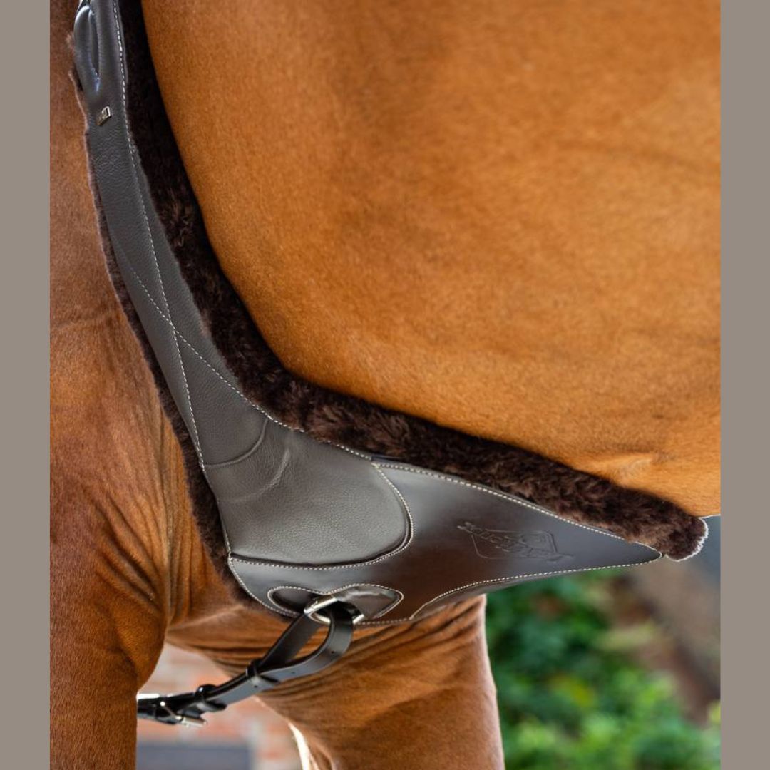 LeMieux Arika Simuwool Contoured Long Stud Girth - Premium Horse Riding Equipment for Comfort & Performance | Perfect for Dressage, Jumping & Equestrian Sports