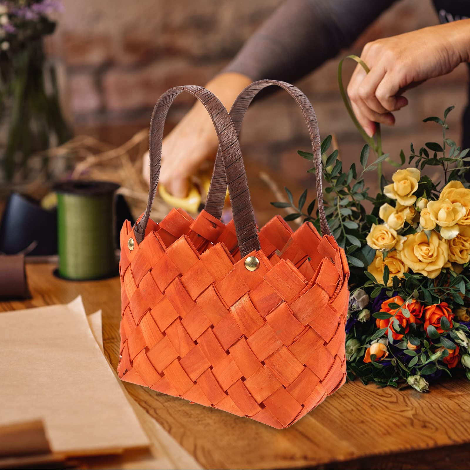 BESPORTBLE Handmade Woven Flower Basket - Small Brown Dried Flower Storage Basket for Home Decor, Wedding Centerpiece & Boho Room Decor - Portable Decorative Basket (1PC)