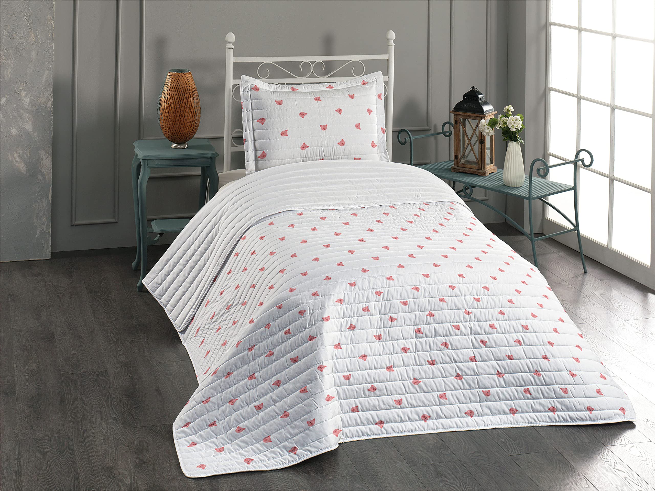 Lunarable Pig Microfiber Bedspread Set - Cute Cartoon Pig Design with Happy Hayfield Theme, Soft Twin Size Bedding Set Includes Comforter & Pillow Sham in White Pale Pink Coral | Perfect for Kids' Room, Farmhouse Decor & Cozy Bedroom