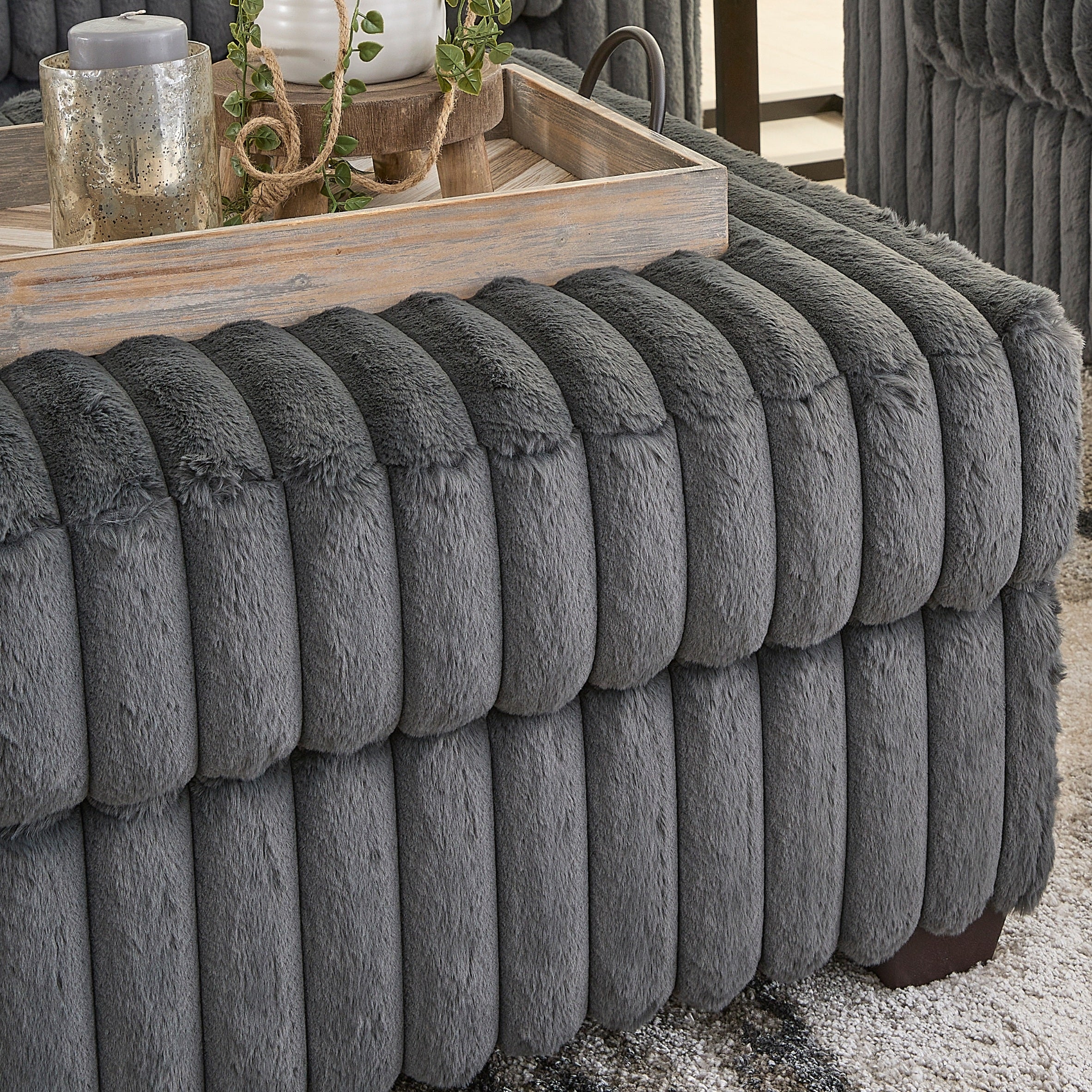 Roundhill Furniture Belvoir Accent Cocktail Ottoman - Stylish Round Storage Ottoman with Upholstered Fabric, Perfect for Living Room, Bedroom & Home Decor