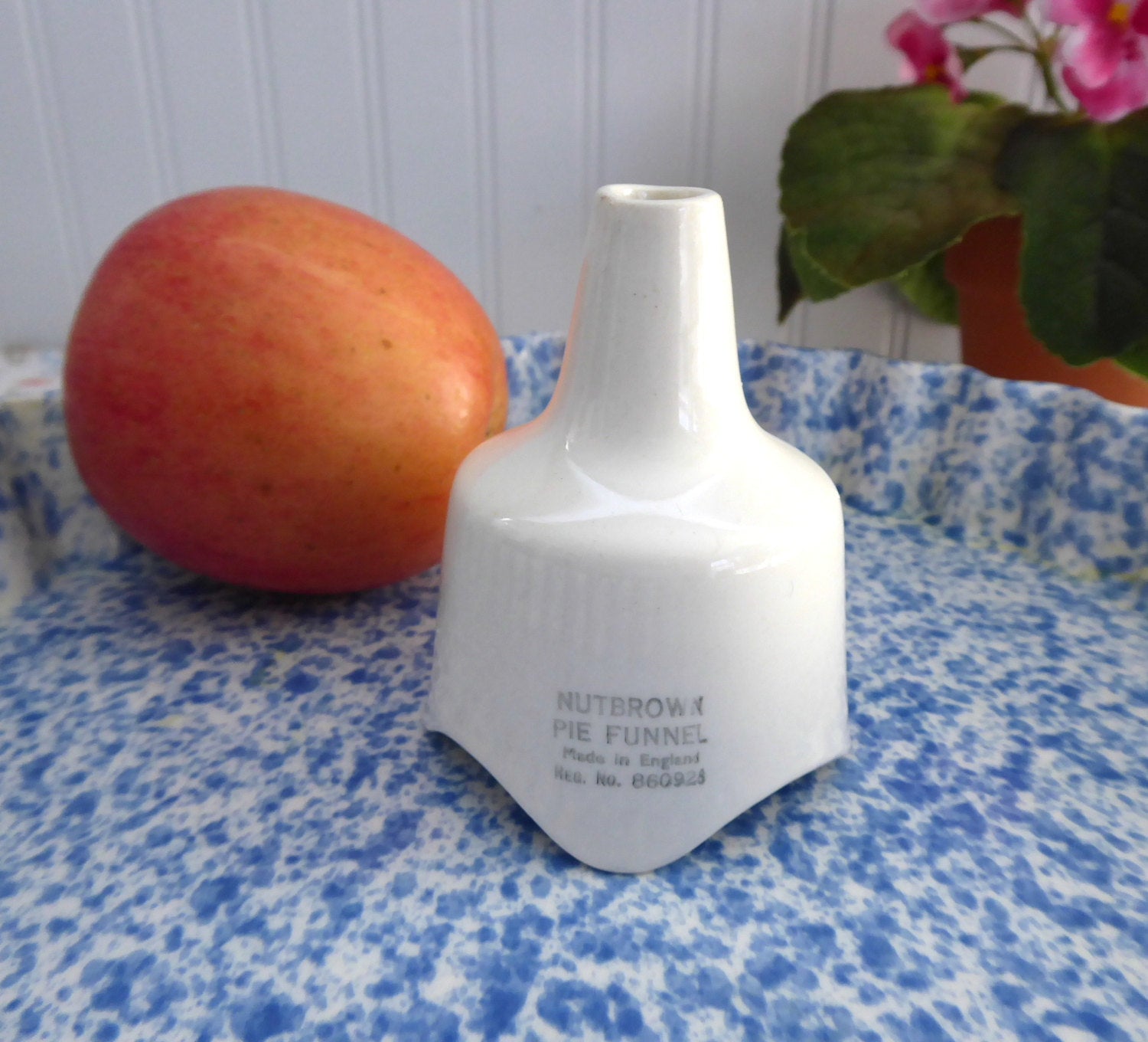 Vintage 1950s English Nutbrown Ironstone Pie Vent Funnel - Traditional Pie Bird for Baking, Pastry & Dessert Decor - Perfect for Thanksgiving, Christmas & Homemade Pies