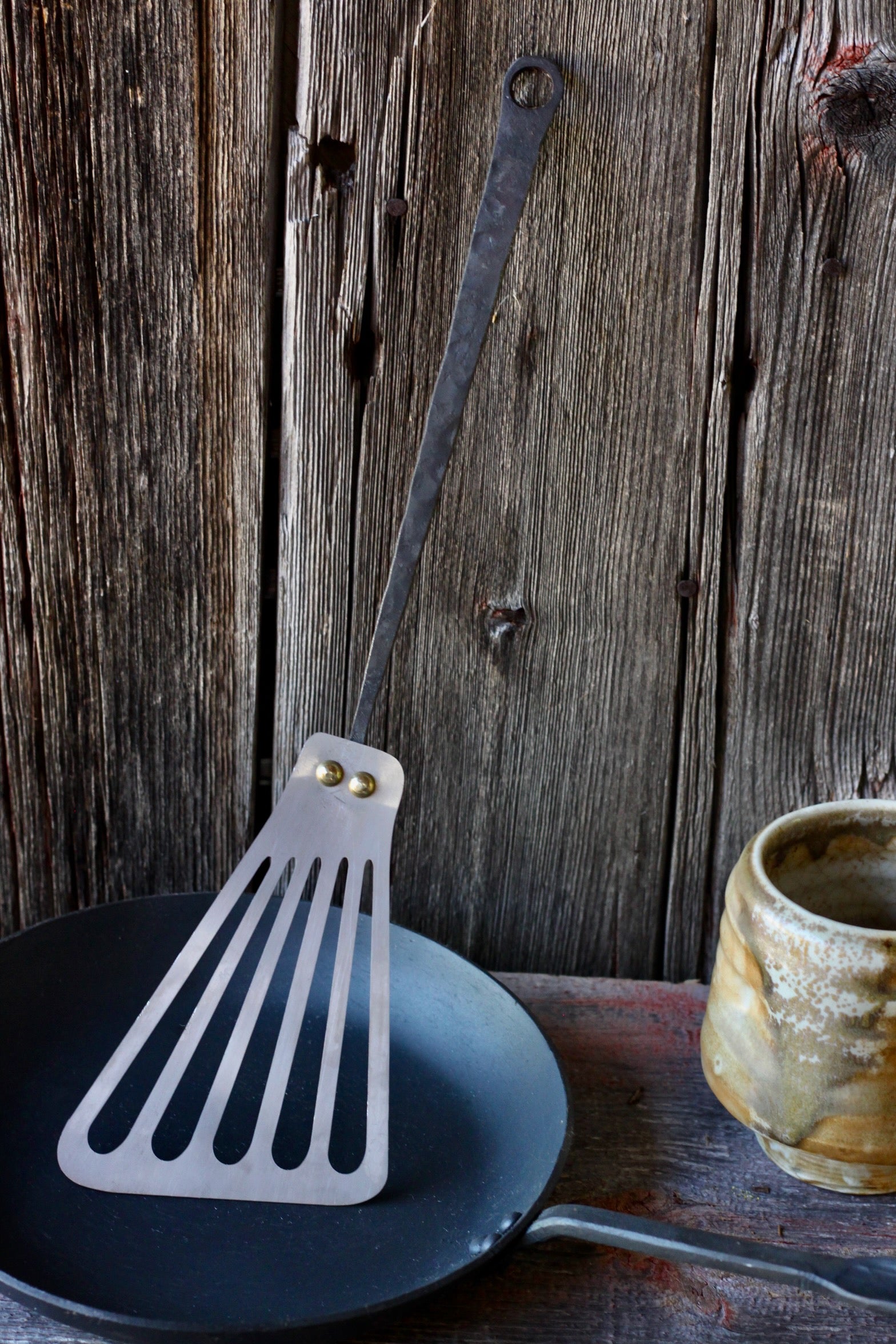 Premium Stainless Steel Fish Spatula - Non-Slip Handle for Grilling, Flipping & Serving Fish - Perfect for BBQ, Seafood Cooking & Kitchen Use