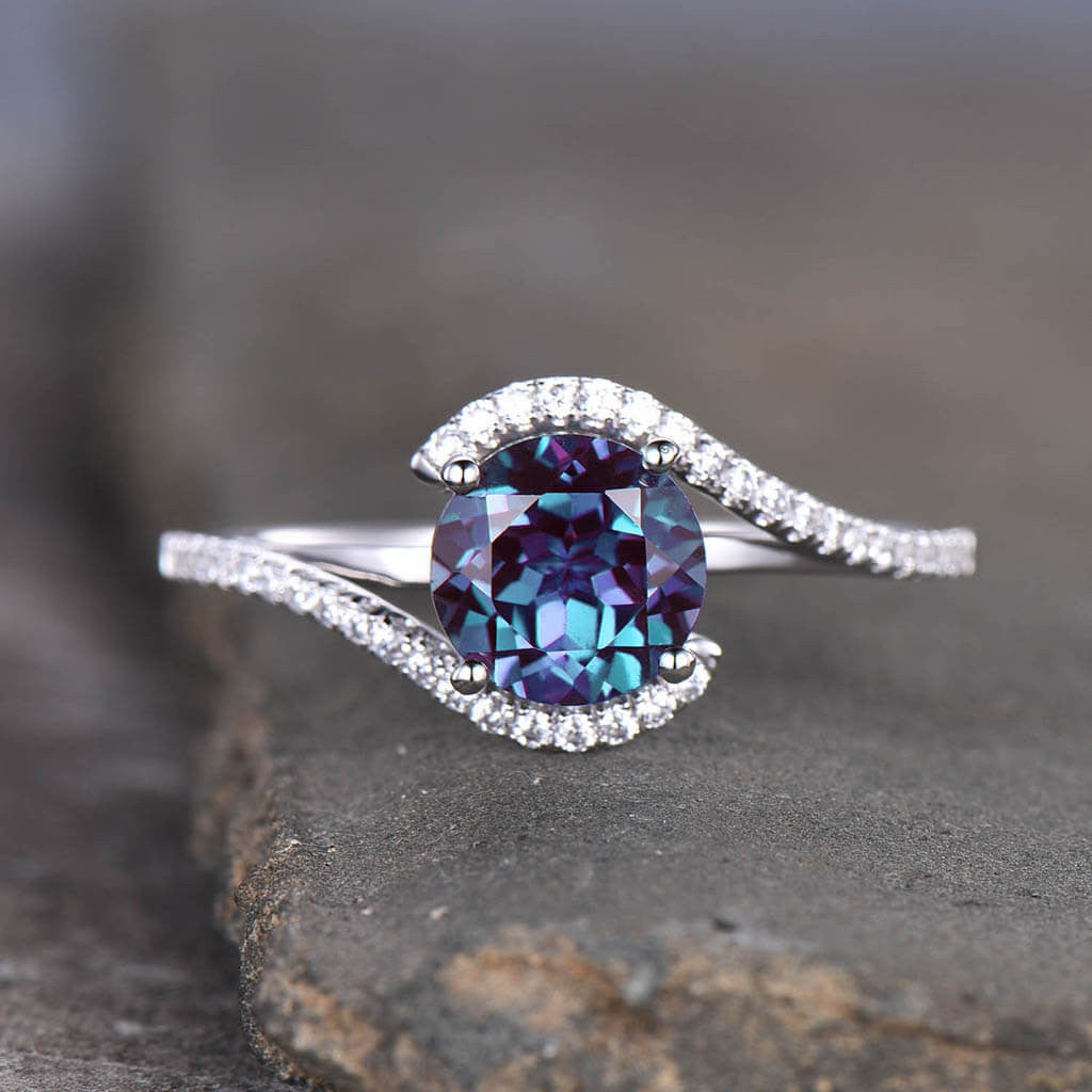 Exquisite 6.5mm Round Alexandrite Ring in 14K/18K Yellow Gold - Elegant Curved Design for Engagement, Anniversary & Special Occasions