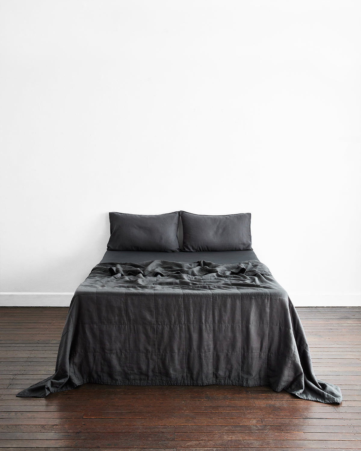 Premium Charcoal French Flax Linen Quilt - Breathable & Hypoallergenic Bedding Set for All Seasons | Perfect for Master Bedroom, Guest Room & Cozy Home Decor