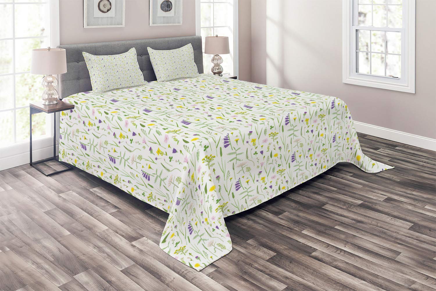 Ambesonne Floral Quilt Set - King Size 3-Piece Bedspread with 2 Pillow Shams, Continuous Wild Flower Pattern on Plain Backdrop in Lime Green & Violet | Perfect for Master Bedroom, Guest Room & Bohemian Home Decor