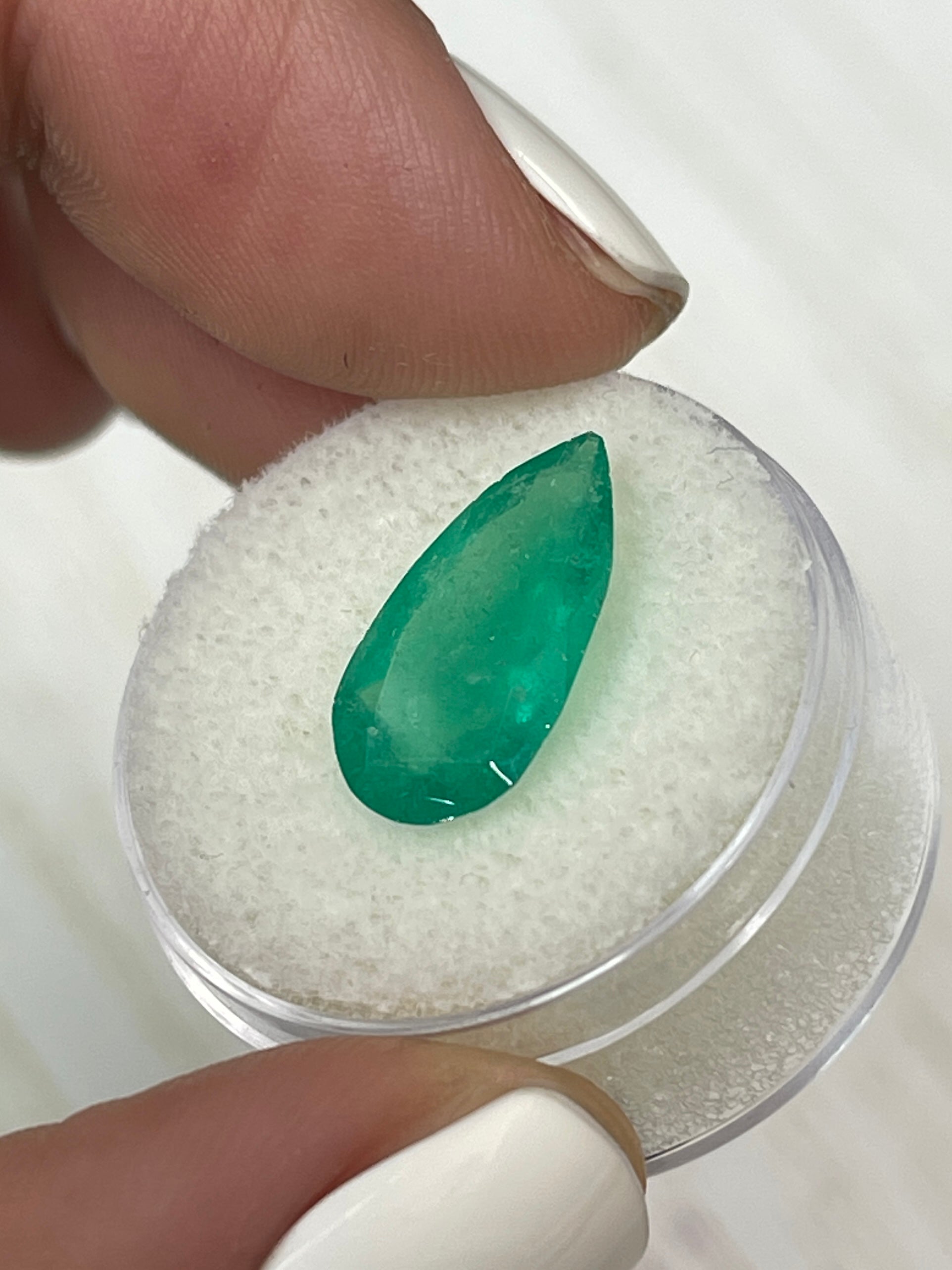 3.84 Carat 16x8.5mm Green Natural Loose Colombian Emerald Pear Cut Gemstone for Jewelry Making, Engagement Rings & Luxury Gifts