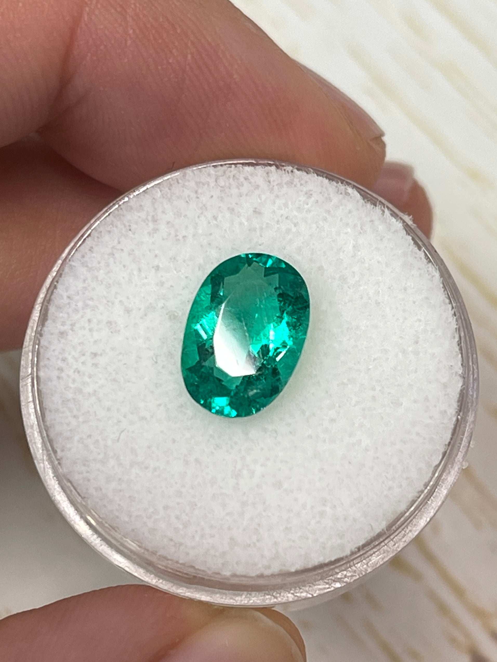 2.40 Carat Natural Colombian Emerald Gemstone - 11x8mm Oval Cut VVS Clarity Loose Green Emerald for Jewelry Making, Engagement Rings & Fine Collections