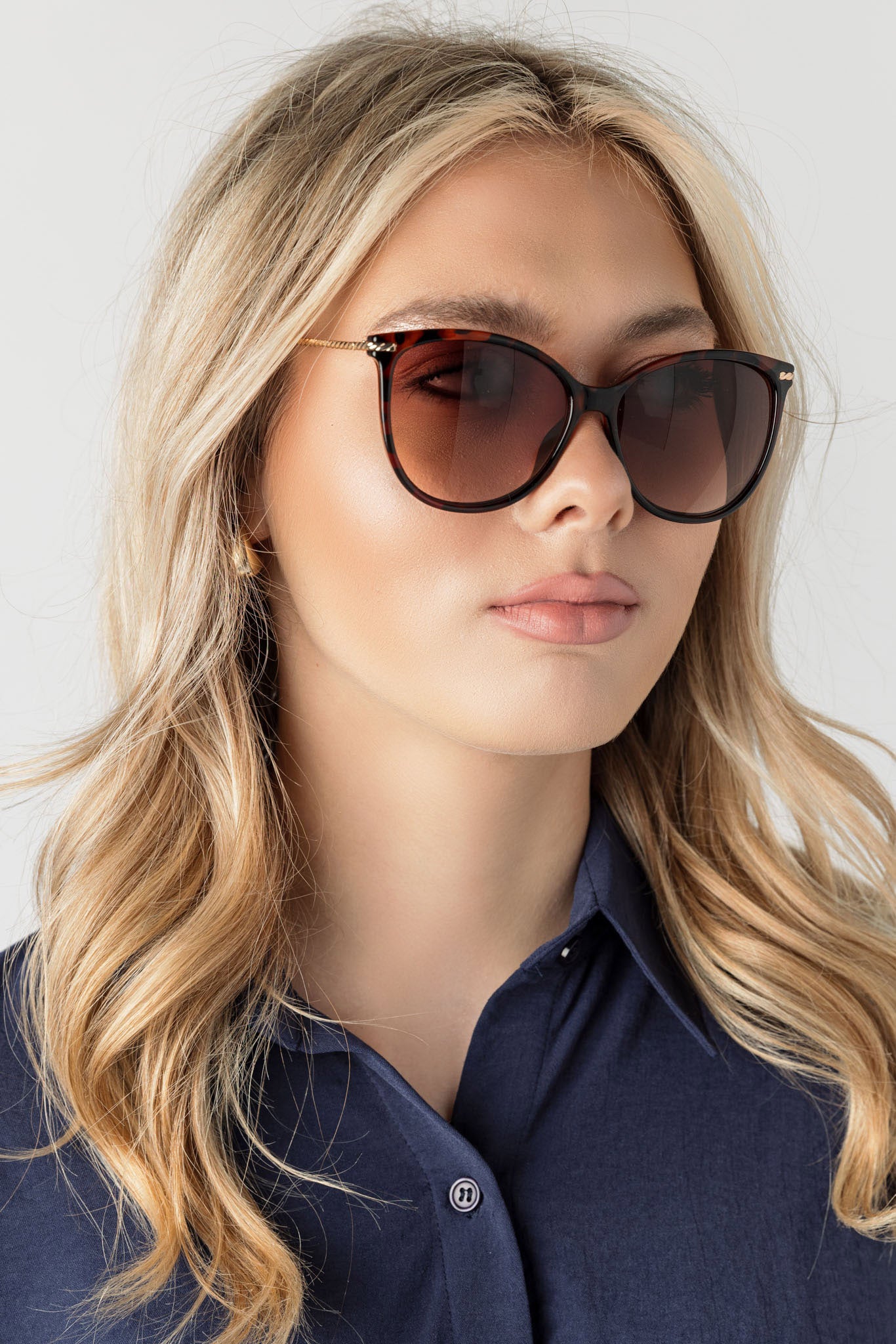Stylish Pantos Sunglasses with Twisted Metal Arms - UV Protection Fashion Shades for Outdoor Activities, Driving & Beach Vacations