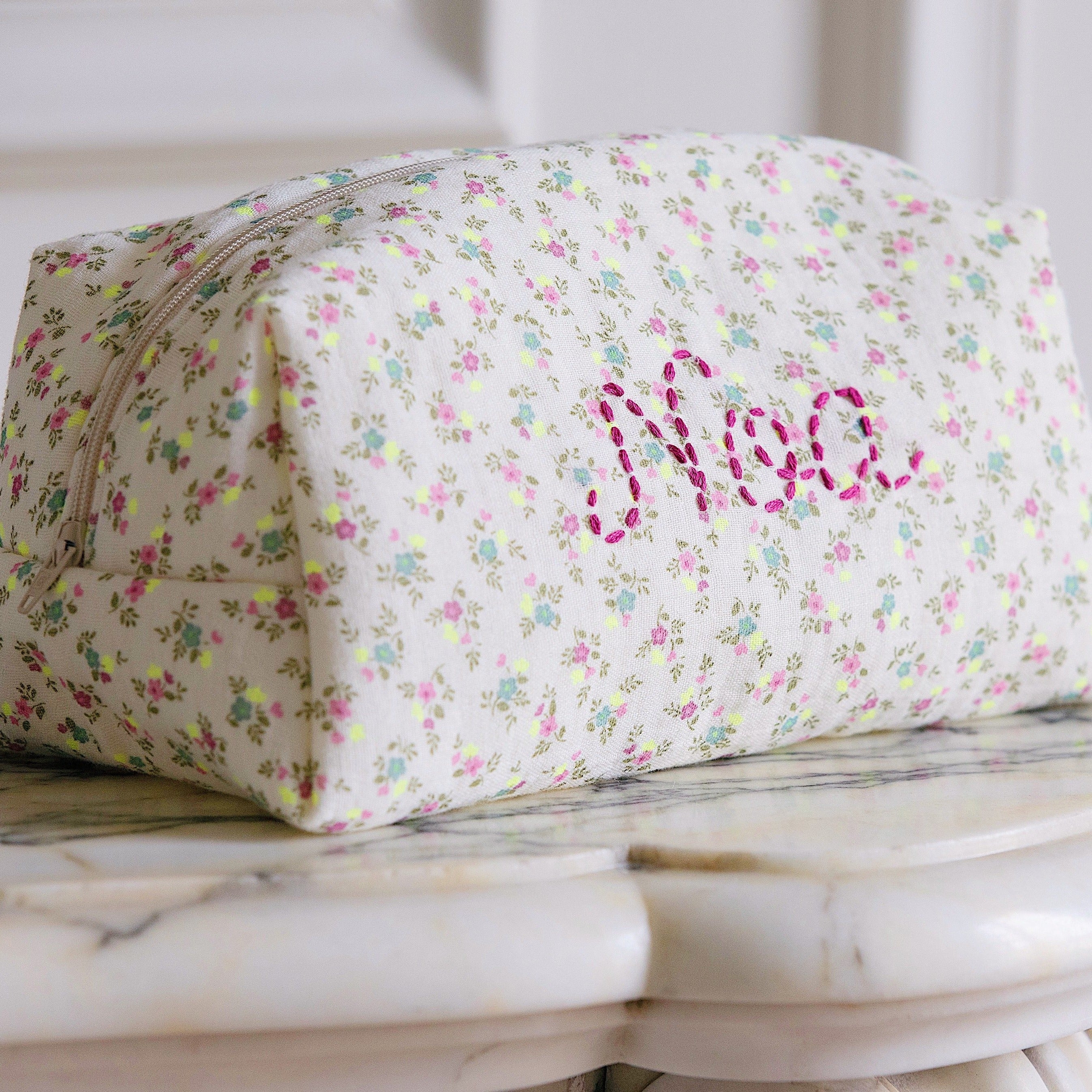 Waterproof Travel Toiletry Bag with Floral Print - Lightweight Hanging Cosmetic Organizer for Women & Men - Perfect for Travel, Gym, Camping & Daily Use