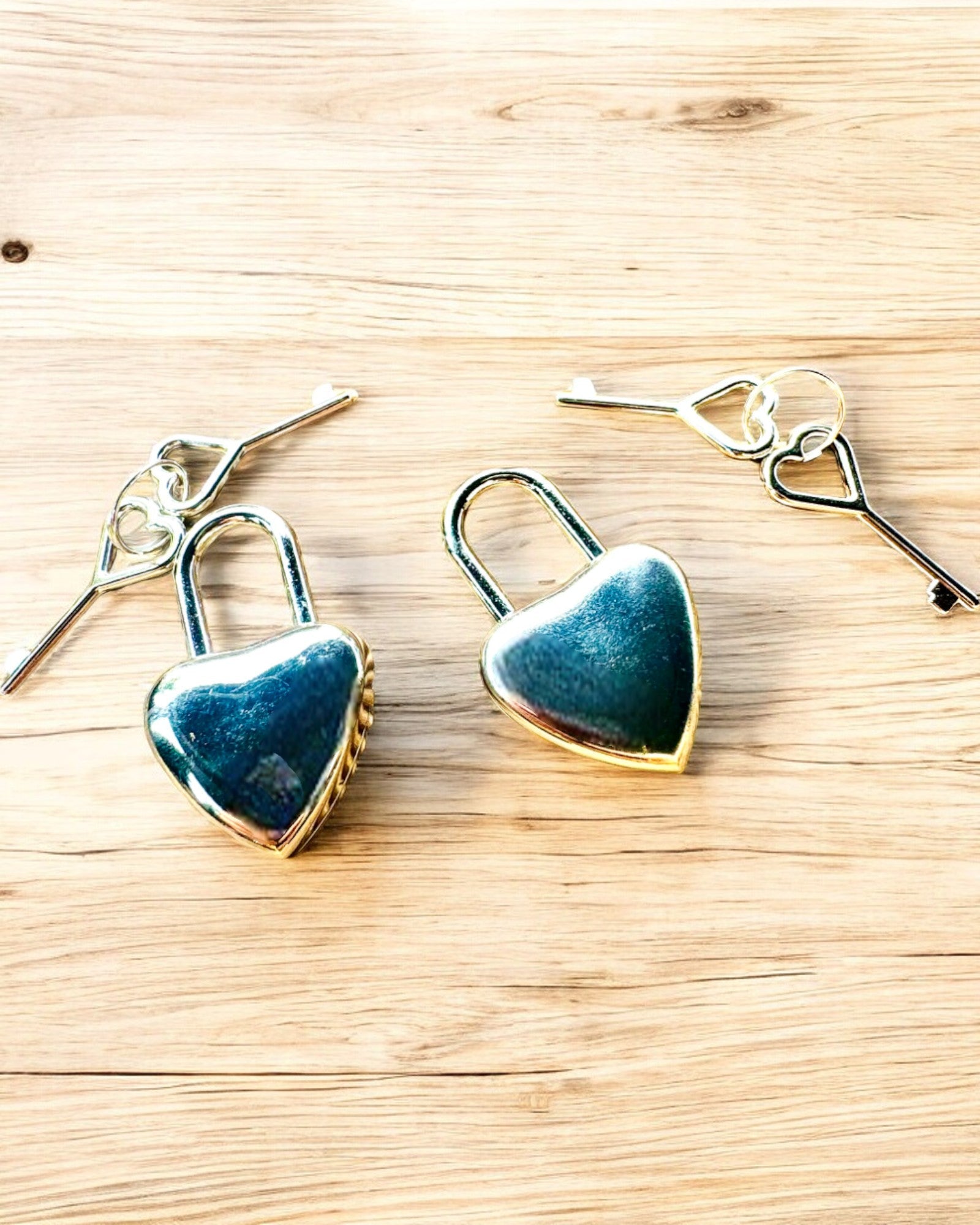 Customizable Silver Mini Heart Shaped Padlocks - Personalized Engraved Love Keys for Couples, Valentine's Day & Anniversary Gifts - Perfect for Locking Love Notes, Jewelry Boxes & Memory Keepsakes