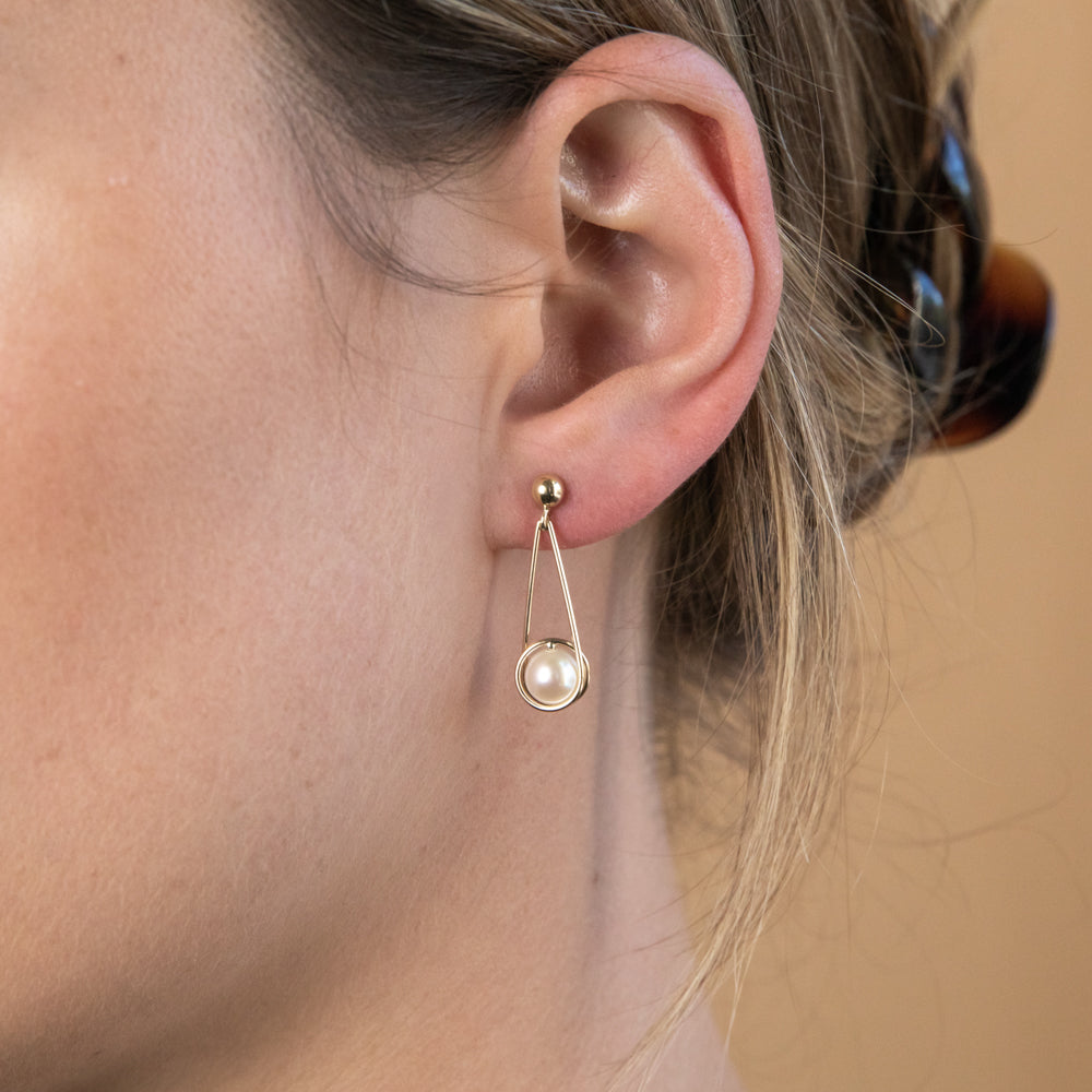 9ct Gold Freshwater Pearl Drop Earrings for Women - Elegant Dangling Pearl Jewelry for Weddings, Parties & Special Occasions