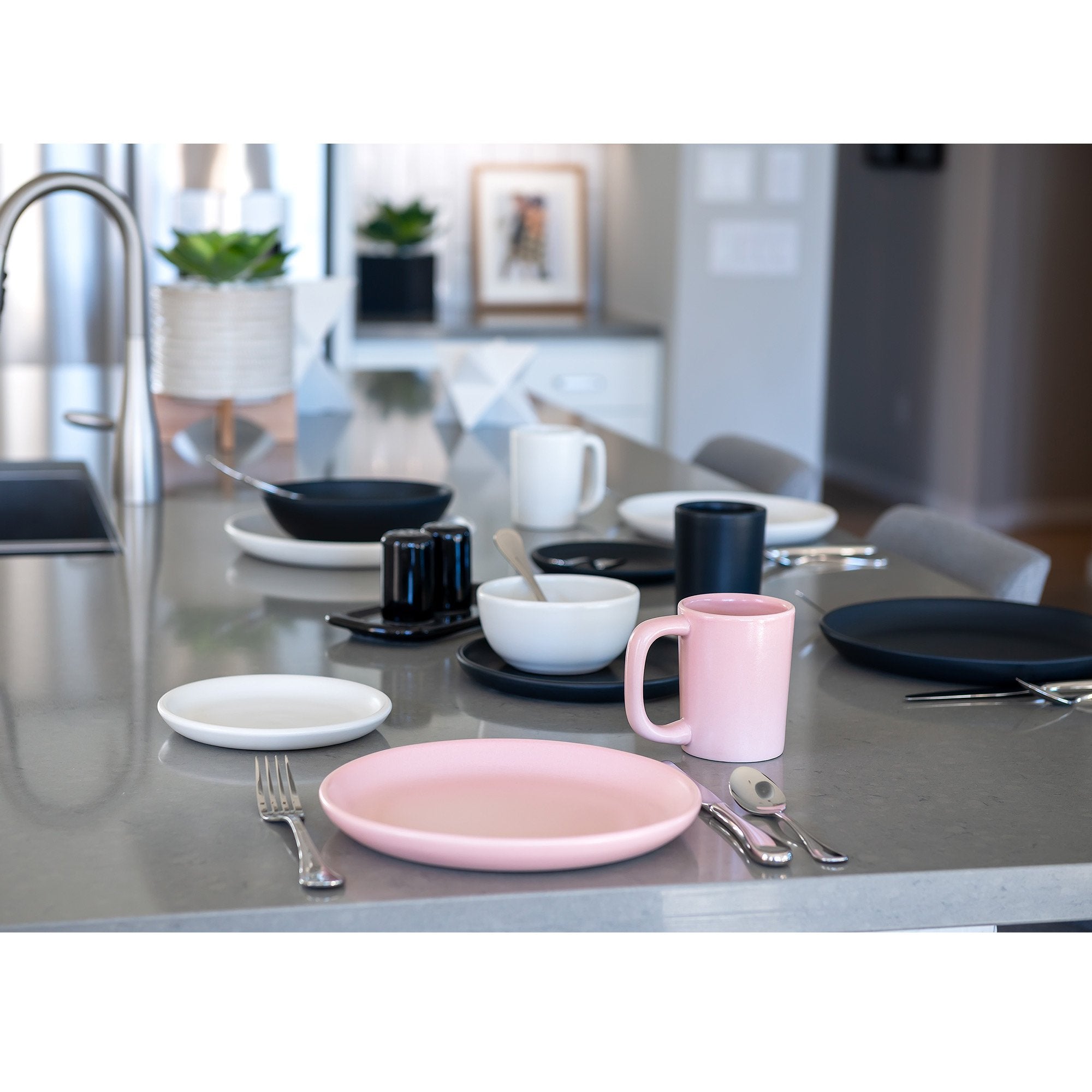 Premium Matte Black Large Dinner Plate Set - 4-Piece Elegant Coupe Design for Formal Dining & Entertaining