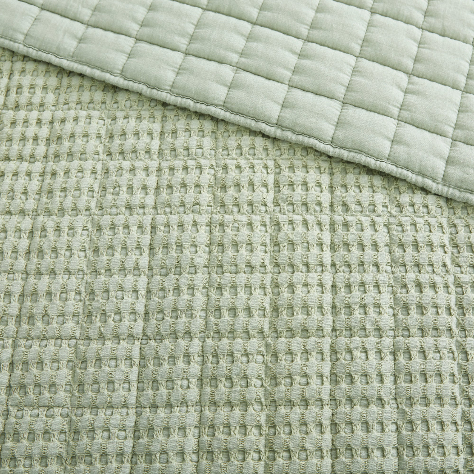 Soft Mills Waffle Quilted Throw Blanket - Cozy & Warm Bedding for Couch, Sofa, and Bed - Perfect for Winter Nights, Movie Time & Home Decor