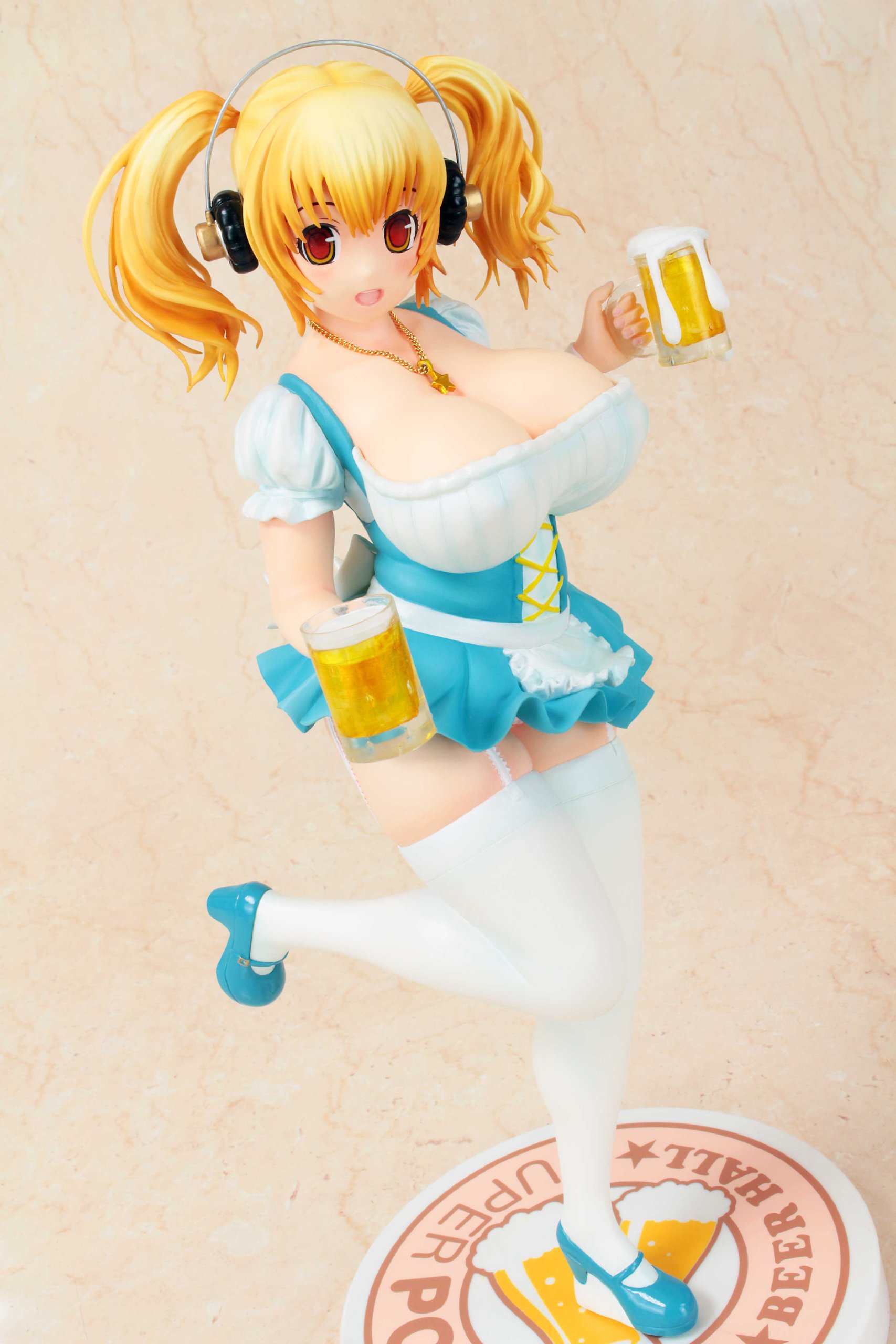 Aplus Nitro Super Sonic: Super Pochaco Beer Girl PVC Figure (1:6 Scale) - Anime Collectible for Display & Gaming Room Decor
