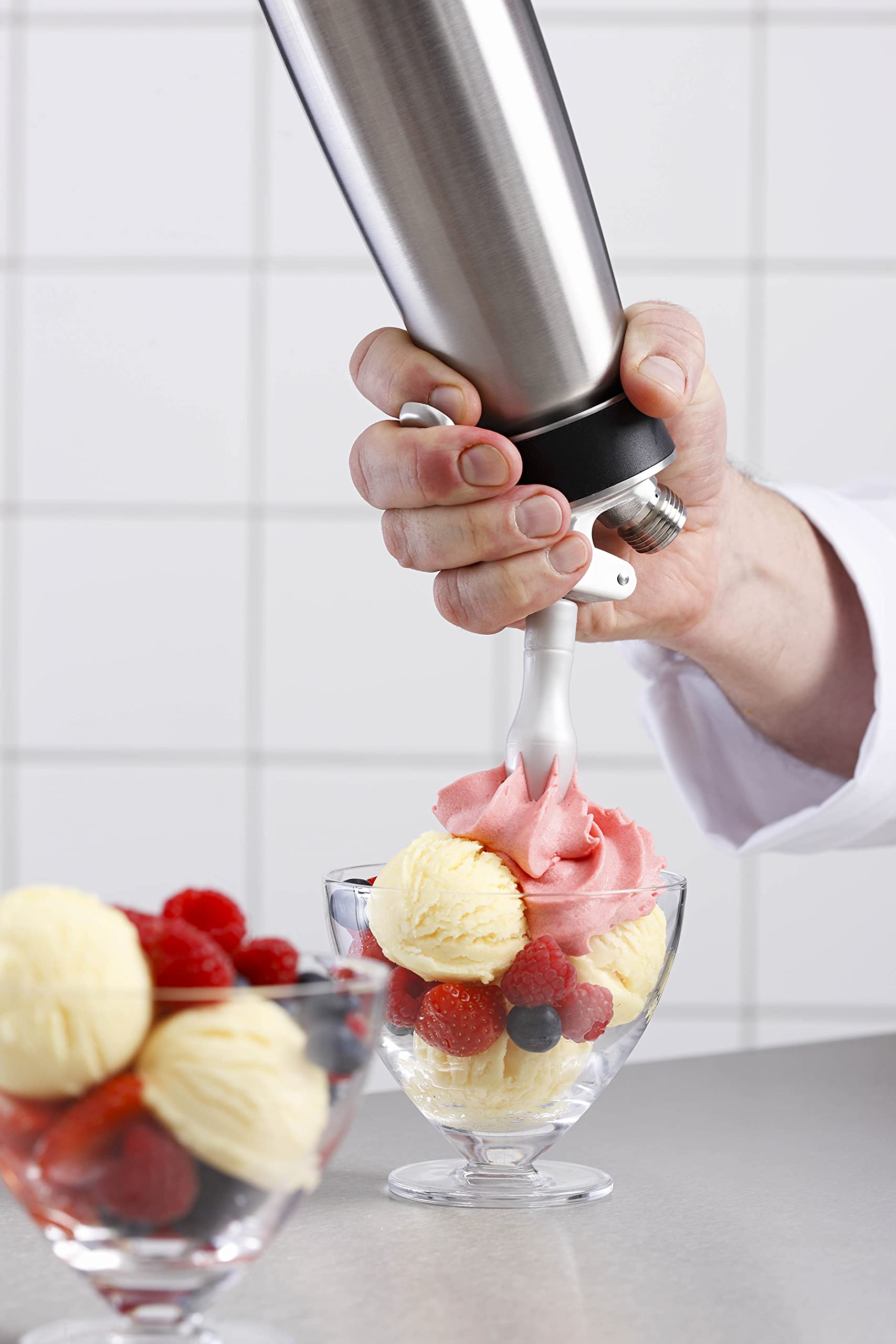 iSi Cream Profi Whip 1 Pint Stainless Steel Whipped Cream Dispenser - Professional 4-5x Volume Expansion, Dishwasher Safe, Perfect for Coffee, Desserts & Cold Food Preparation - Essential Kitchen Tool for Baristas, Bakers & Home Chefs
