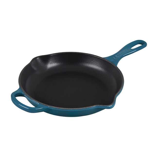 Le Creuset Signature 10.25 Inch Enameled Cast Iron Skillet - Premium Non-Stick Cookware for Searing, Baking & Frying - Perfect for Stovetop, Oven & Grill Use