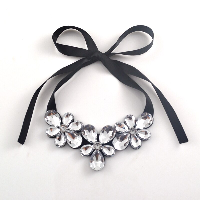 Stylish Women's Acrylic Flower Necklace - Elegant Floral Pendant for Casual & Party Wear - Perfect Gift for Her