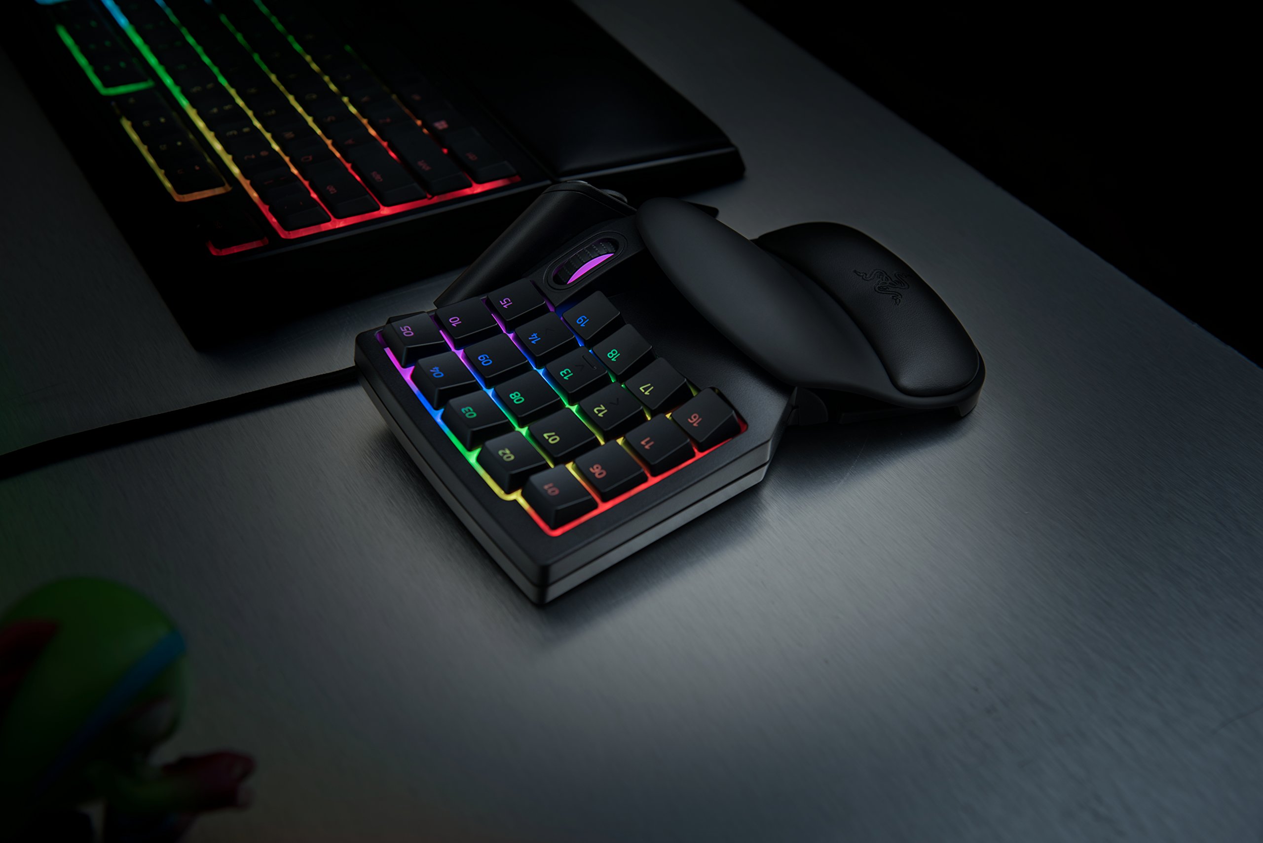 Razer Tartarus v2 Mechanical Gaming Keypad & Razer Gigantus v2 Cloth Mouse Pad (Medium) Bundle - Perfect for PC Gaming, MMO, and Esports Enthusiasts
