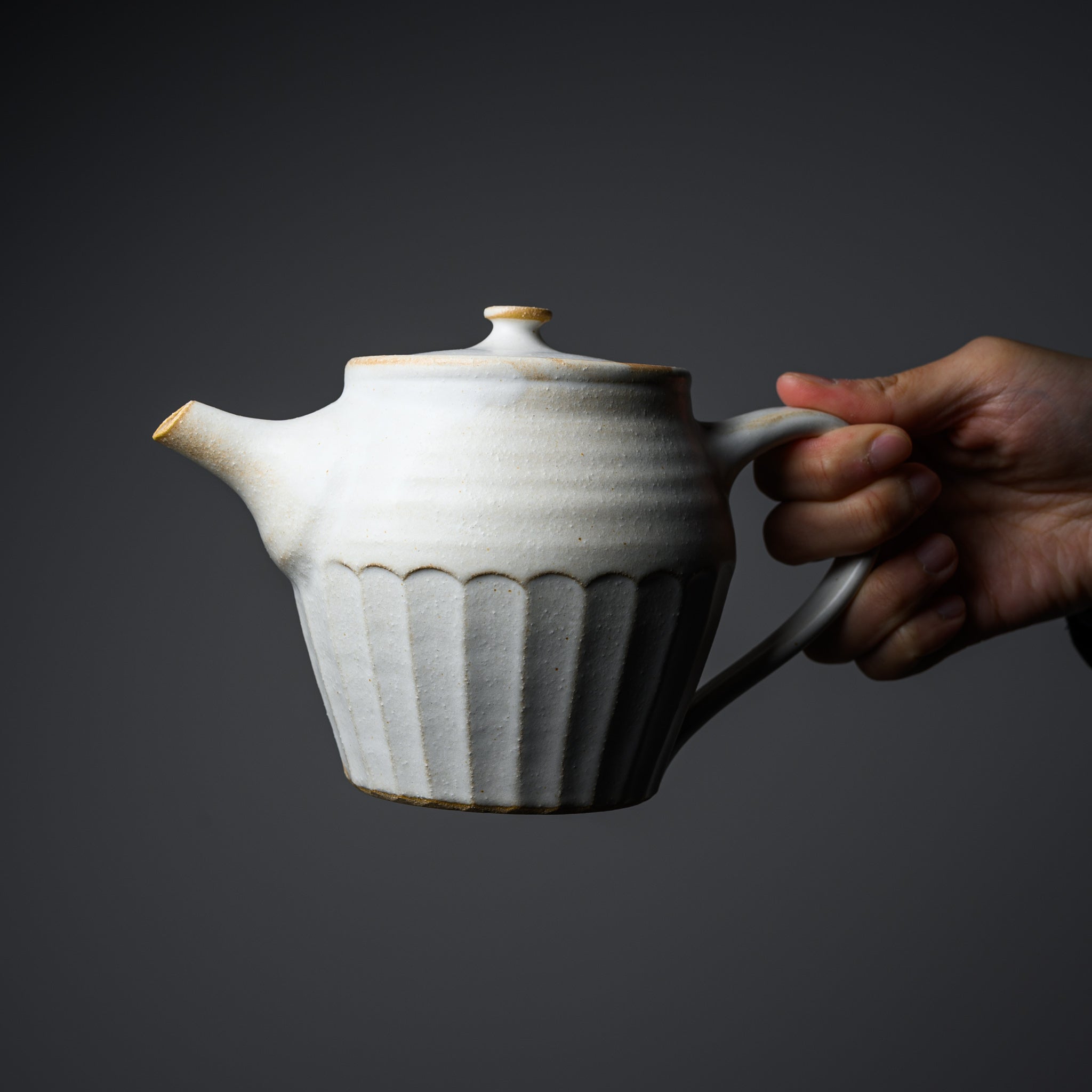 Wakasama Kiln Kinari Teapot - 500ml Japanese Ceramic Teapot for Green Tea & Herbal Brewing | Elegant Vertical Design for Home & Tea Ceremony Use