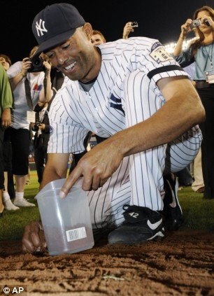 Authentic New York Yankees Game Used Dirt from Old Yankee Stadium - Steiner Sports Certified Collectible - Perfect for Baseball Memorabilia Displays & Yankees Fan Gifts