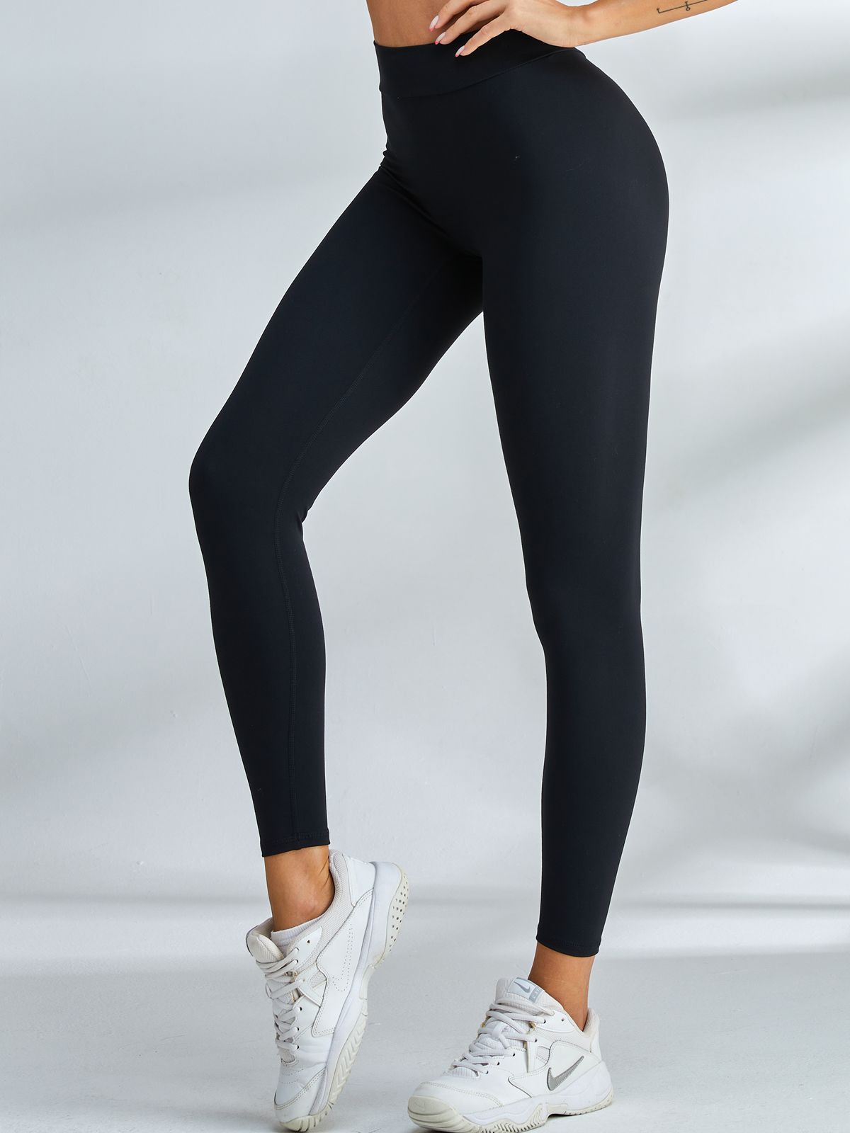 ZASUWA Women's Scrunch Bum Deep V Back Yoga Leggings - High Waisted Workout Pants for Gym, Running & Fitness