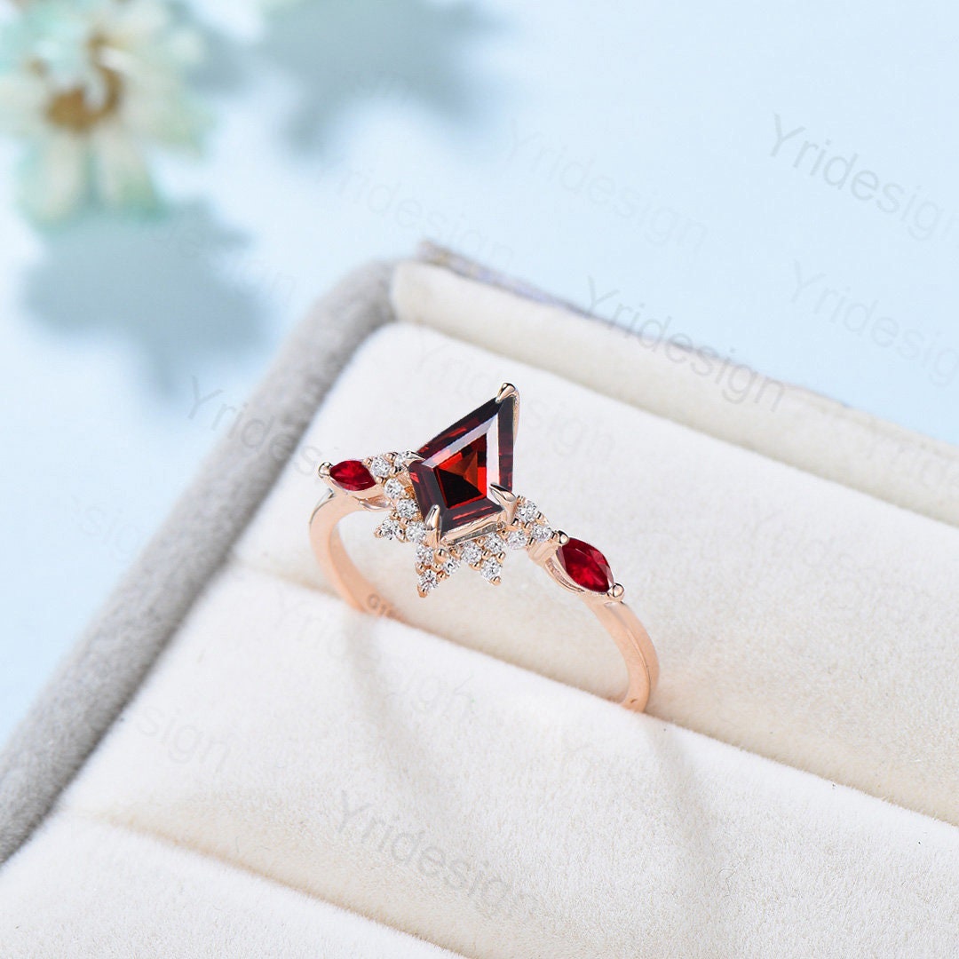 Vintage Art Deco Marquise Garnet Engagement Ring - 14K Gold Kite Cut Garnet Wedding Band for Women, Promise Ring, Valentine's Day & Christmas Gift - Perfect for Proposals, Anniversaries & Special Occasions