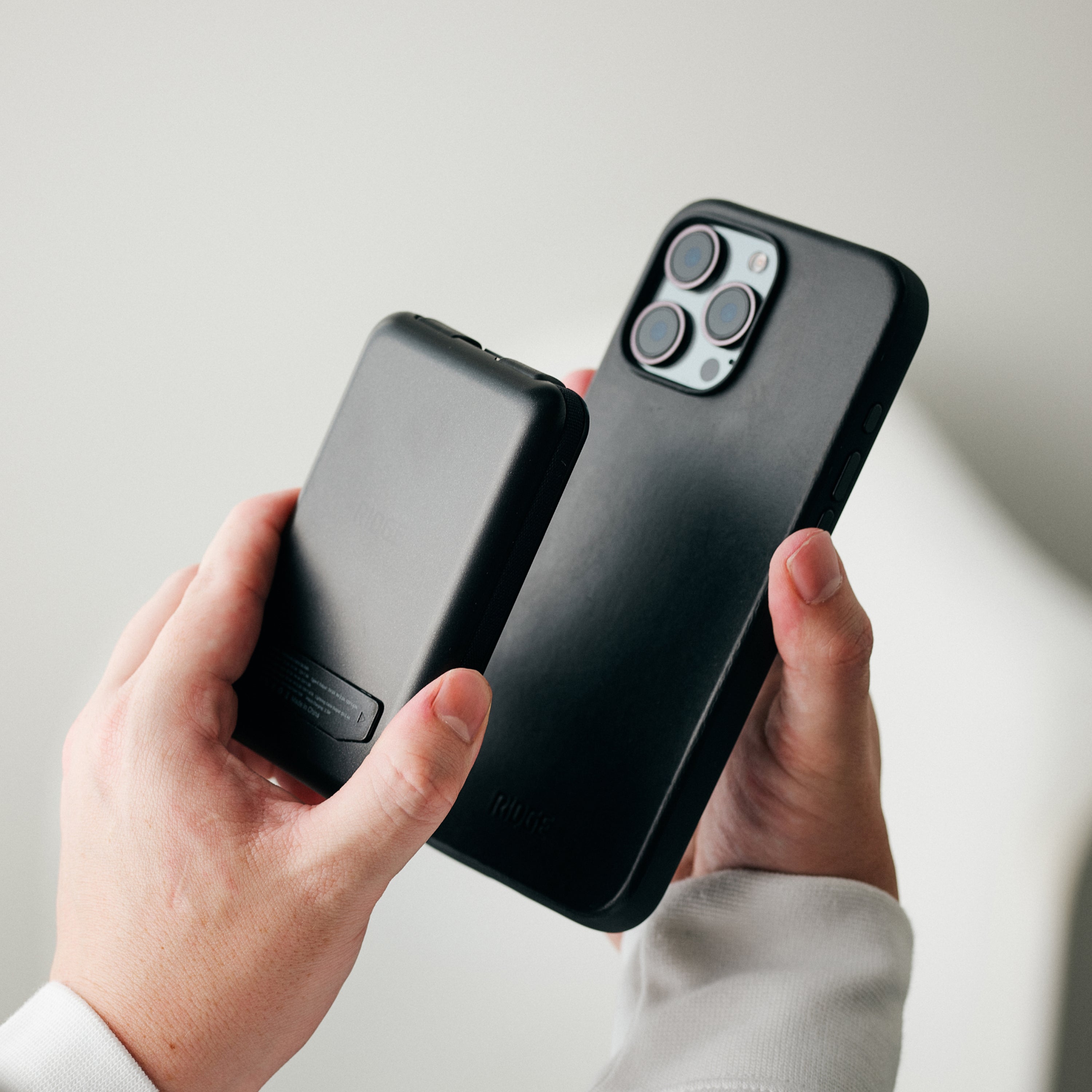 Portable Magnetic Power Bank 10000mAh - Matte Black Wireless Charger for iPhone, Android - Perfect for Travel, Office & Outdoor Use