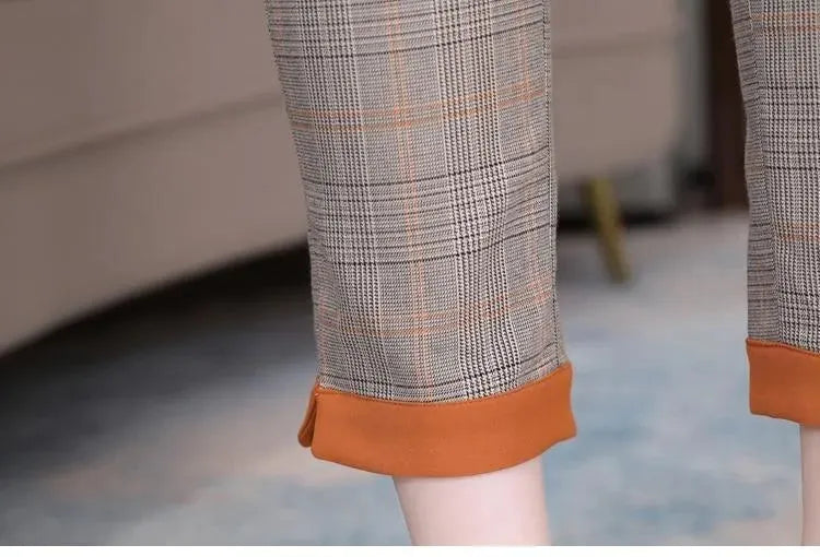 Stylish Women's Plaid Capri Pantsuit Set - Trendy Casual Outfit for Work, Travel & Everyday Wear