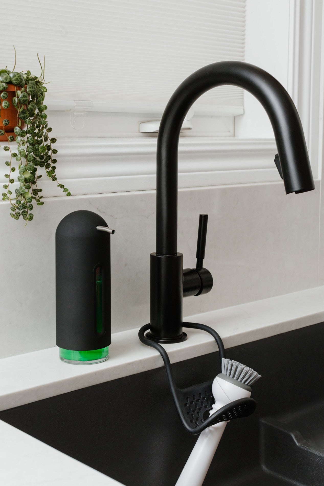 Penguin Shaped Soap Dispenser - Cute Animal-Themed Bathroom Decor for Kids & Adults - Perfect for Home, Kitchen, and Bathroom Use
