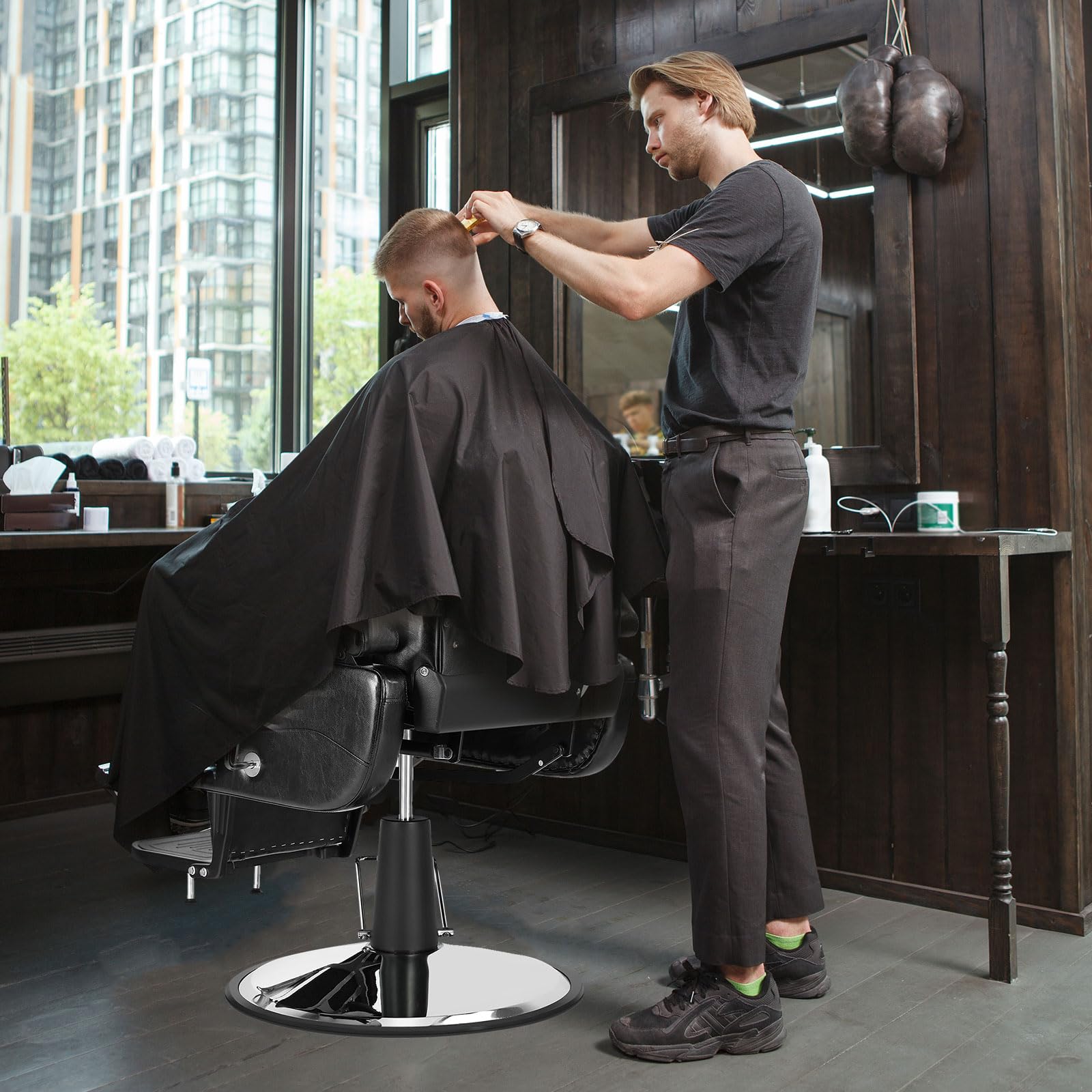 **Heavy Duty 360° Rotating Hydraulic Barber Chair - Professional Reclining Salon Styling Chair for Hairdressers & Barbershop Equipment (Ideal for Haircuts, Shaving & Beauty Treatments)**