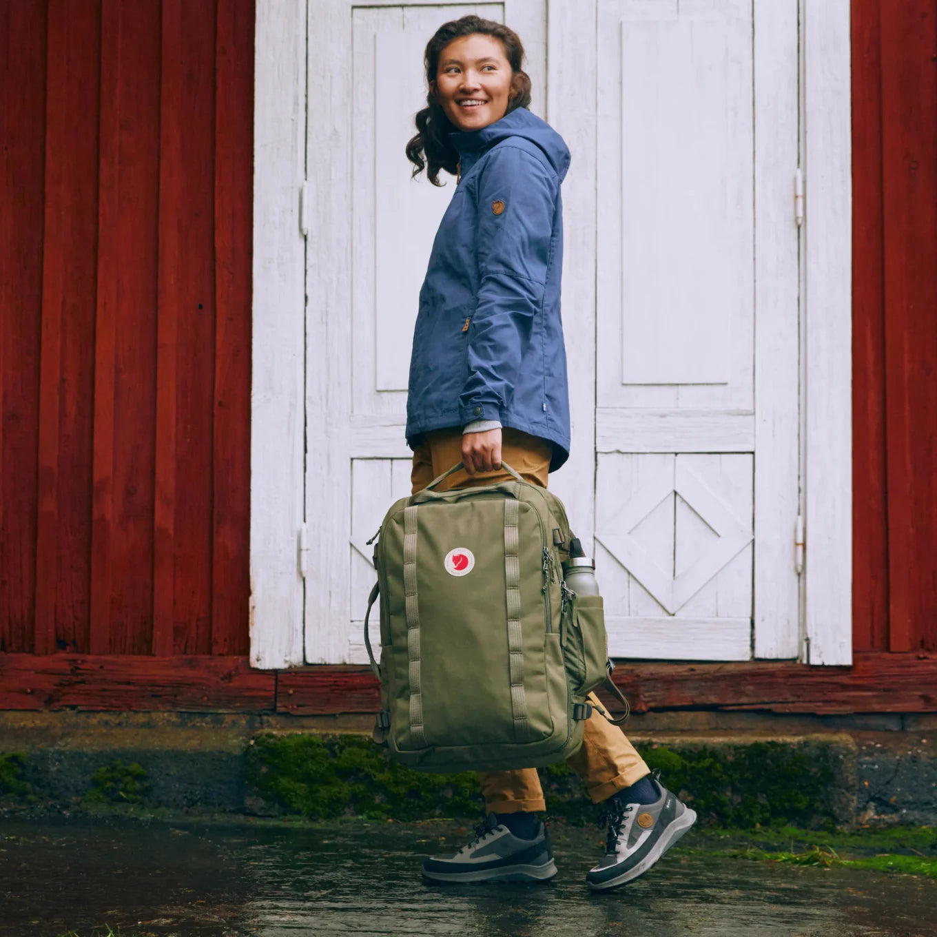 Fjallraven Farden Carry On Backpack - Lightweight Travel Backpack for Men & Women, Water-Resistant Hiking Daypack - Perfect for Airplane, Camping, and Outdoor Adventures