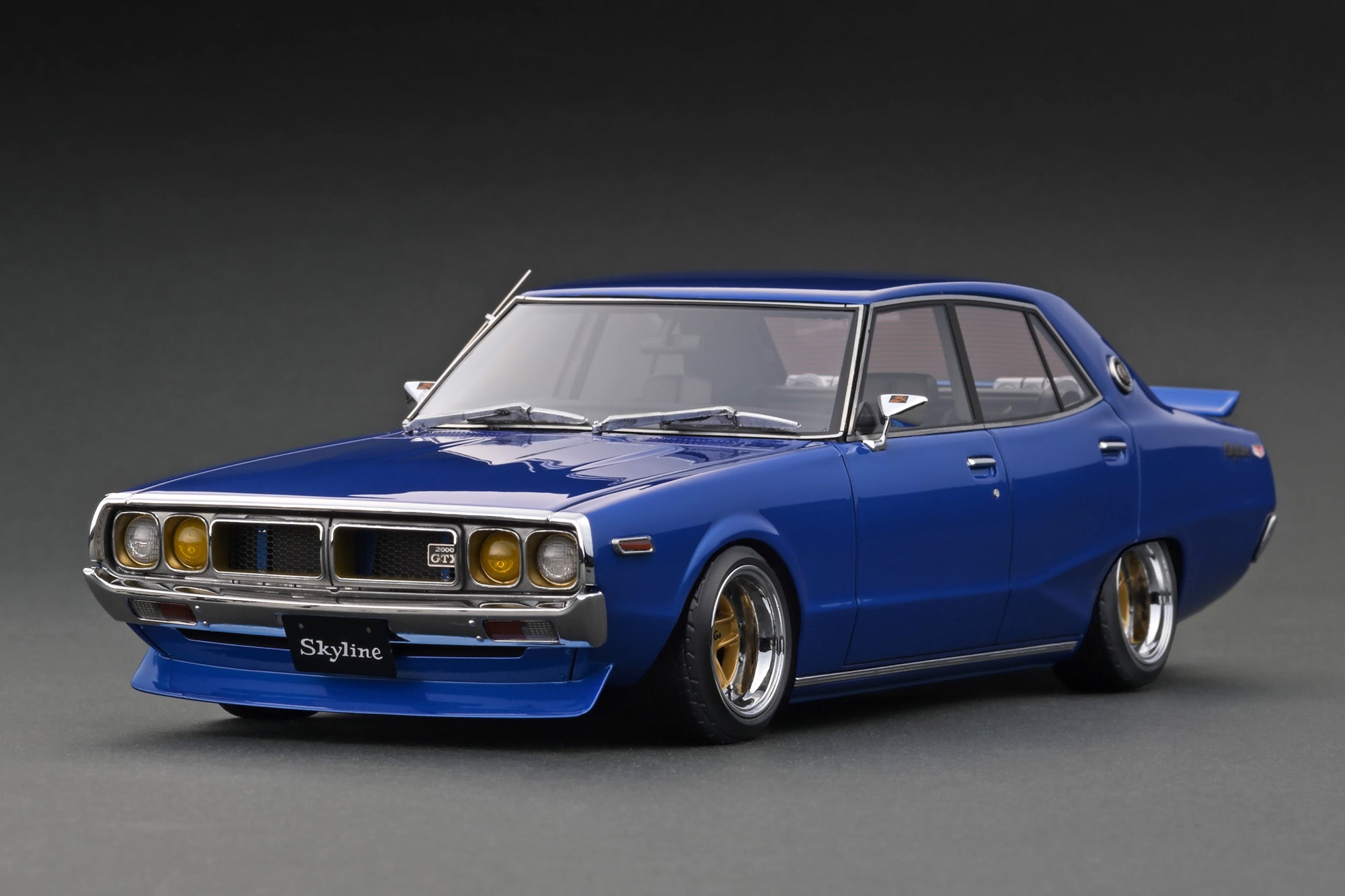 1:18 Scale Nissan Skyline 2000 GT-X (GC110) Diecast Model Car - Blue Metallic Finish - Collectible Japanese Classic Sports Car for Display & Racing Enthusiasts
