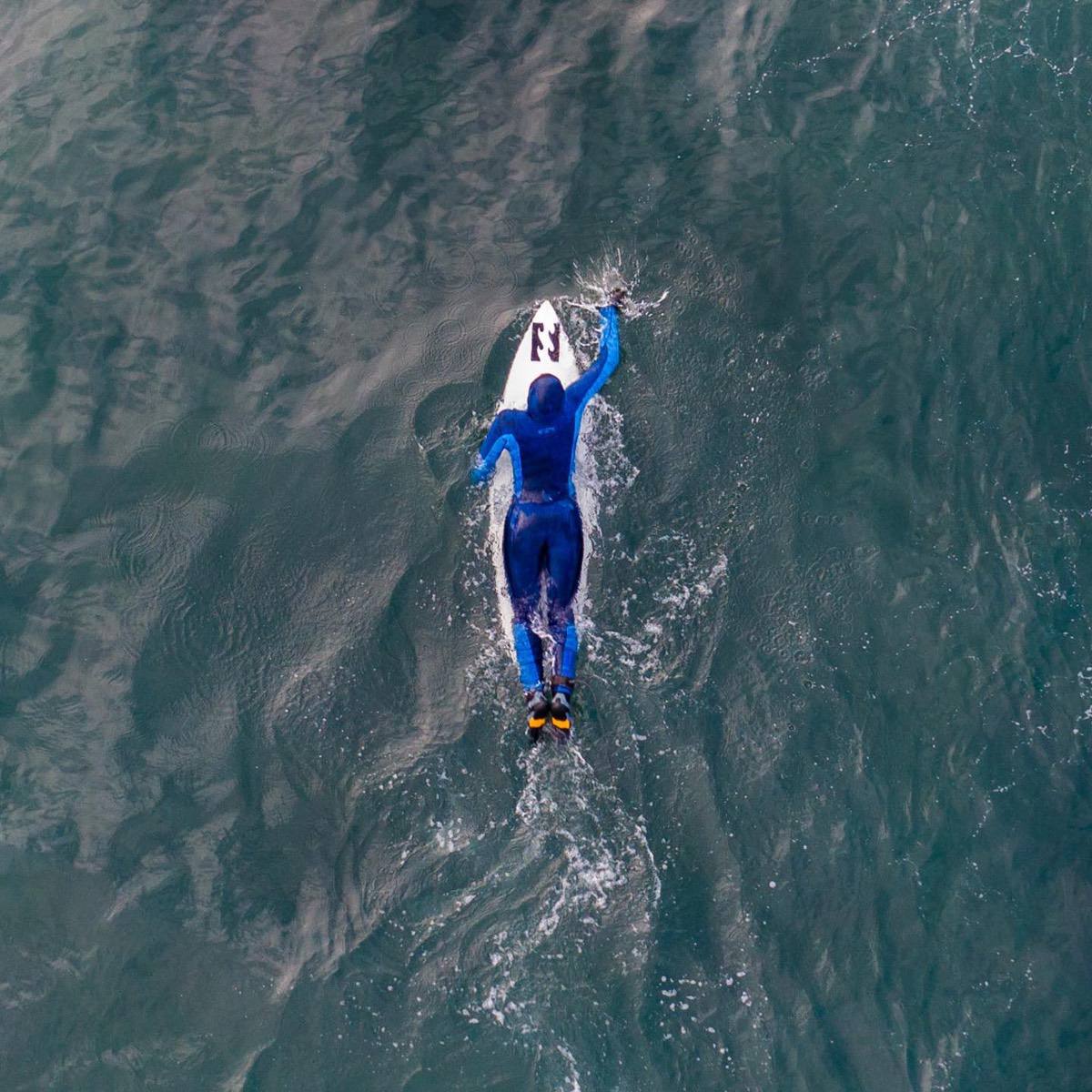 Women's Billabong Synergy 5/4mm Hooded Chest Zip Full Wetsuit - Black Tie Dye Print for Surfing, Diving & Water Sports