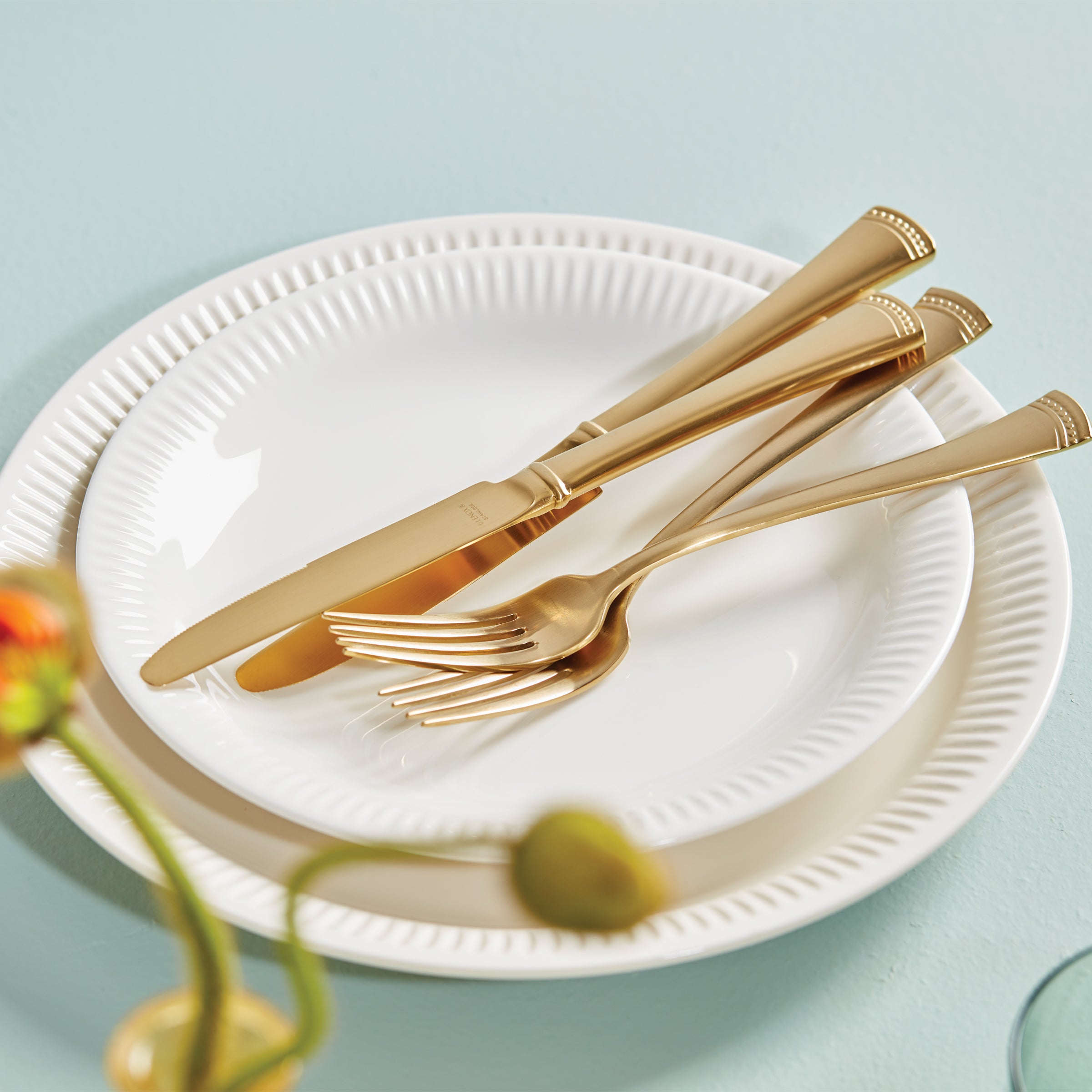 Portola Gold Satin 20-Piece Flatware Set - Elegant Stainless Steel Cutlery for Dinnerware, Silverware for Formal Dining, Wedding Gifts & Home Entertaining