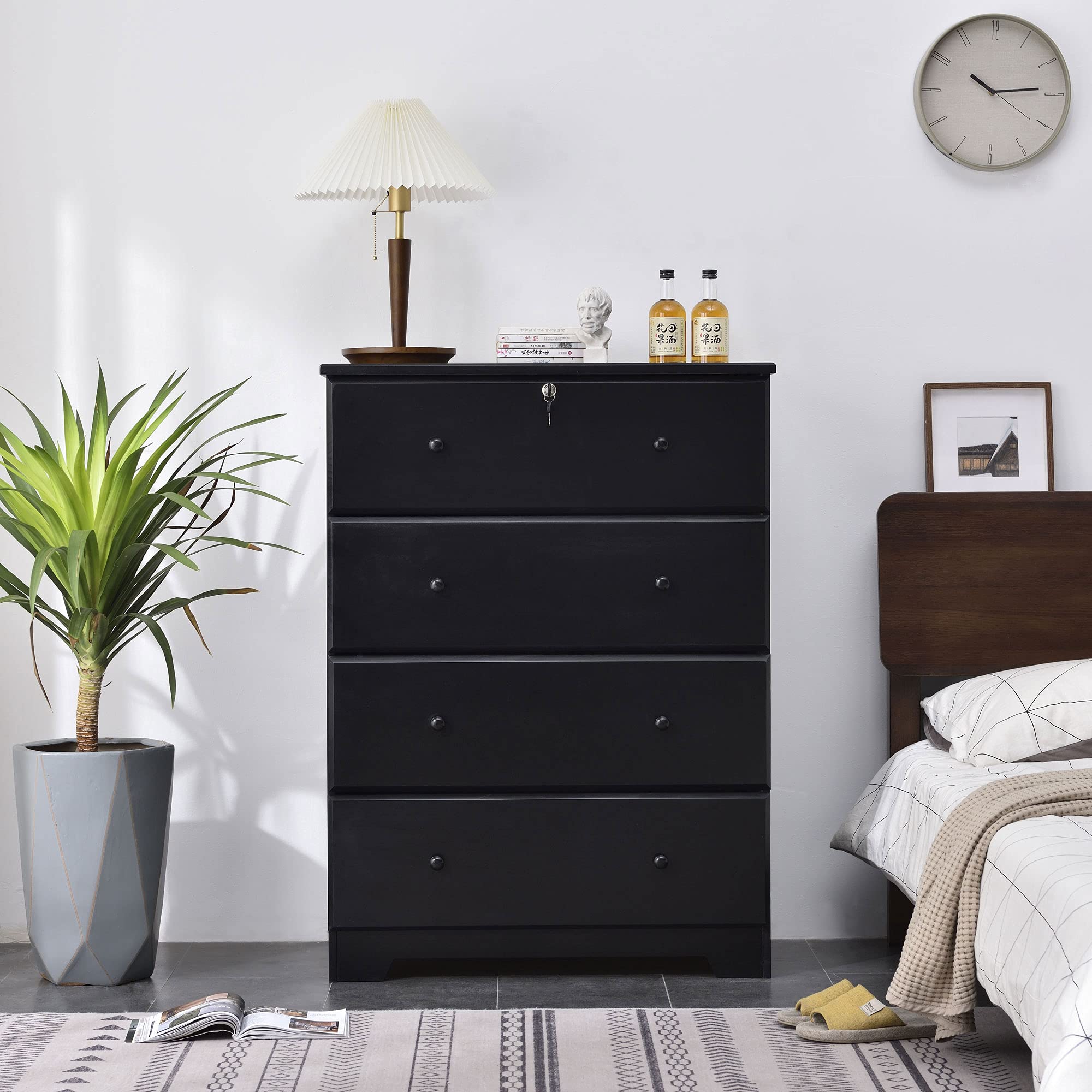 Better Home Products Merida Solid Pine Wood 4-Drawer Chest Dresser in Black - Sturdy Bedroom Storage Furniture for Clothes, Linens & Home Organization